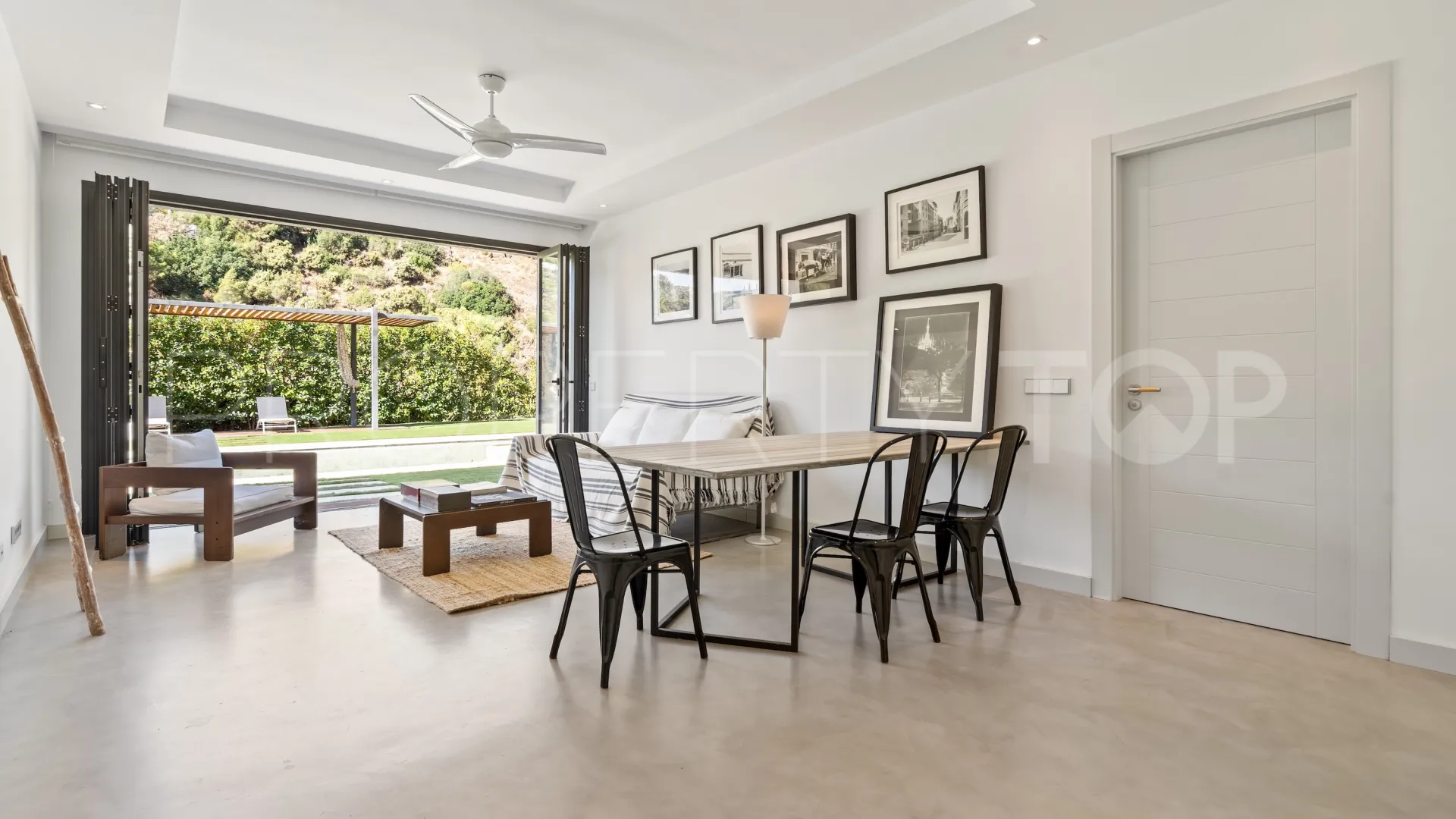 For sale villa in El Madroñal with 6 bedrooms