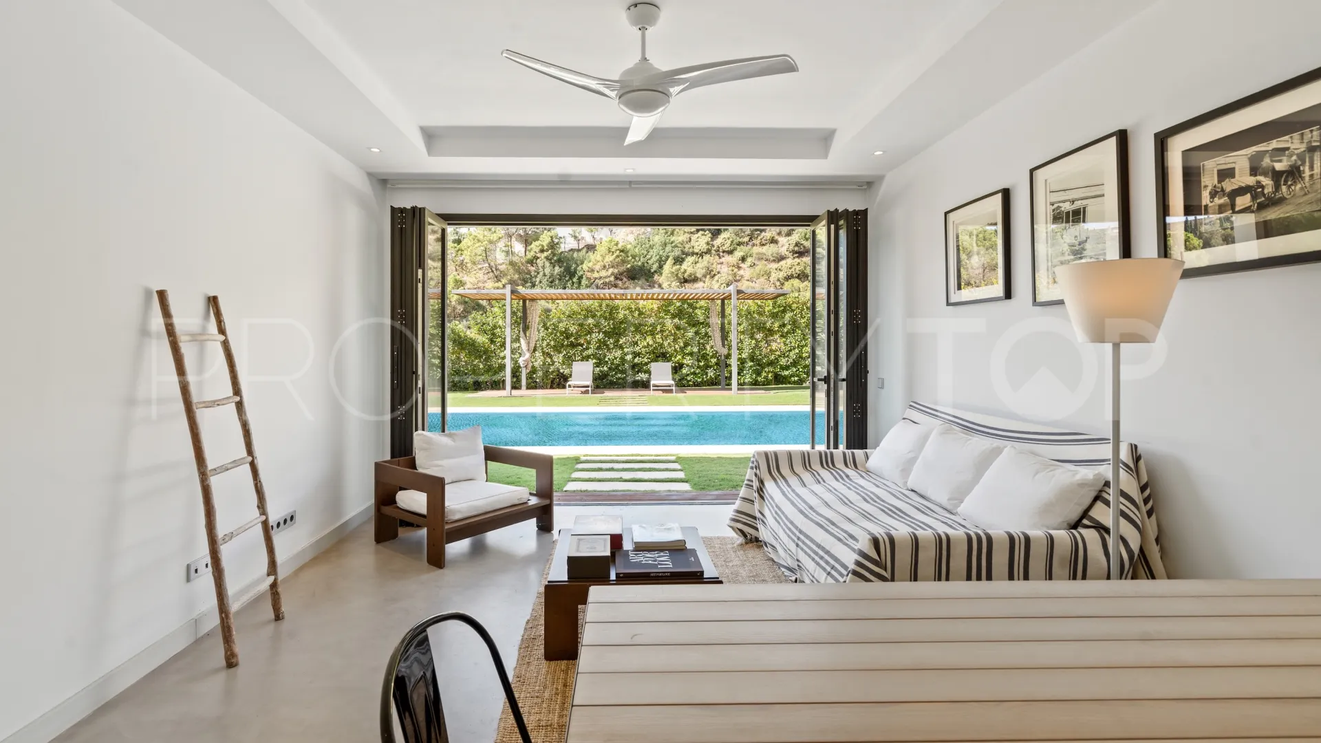 For sale villa in El Madroñal with 6 bedrooms