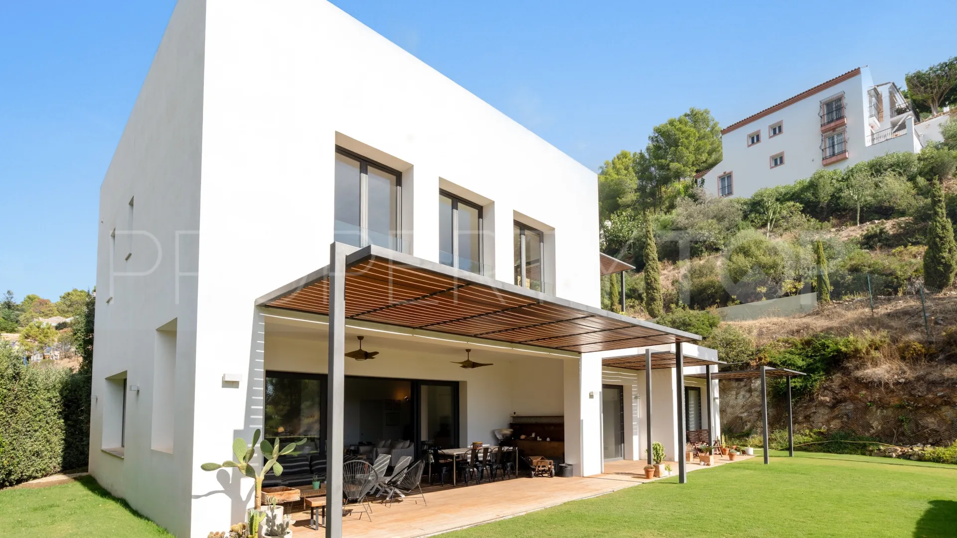For sale villa in El Madroñal with 6 bedrooms