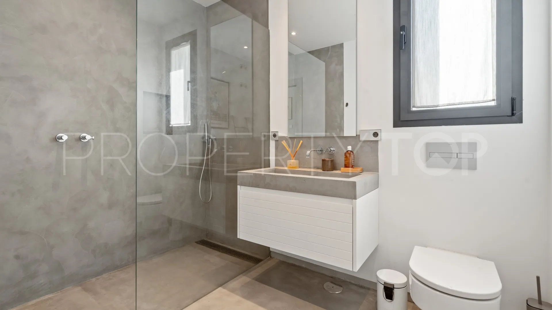 For sale villa in El Madroñal with 6 bedrooms