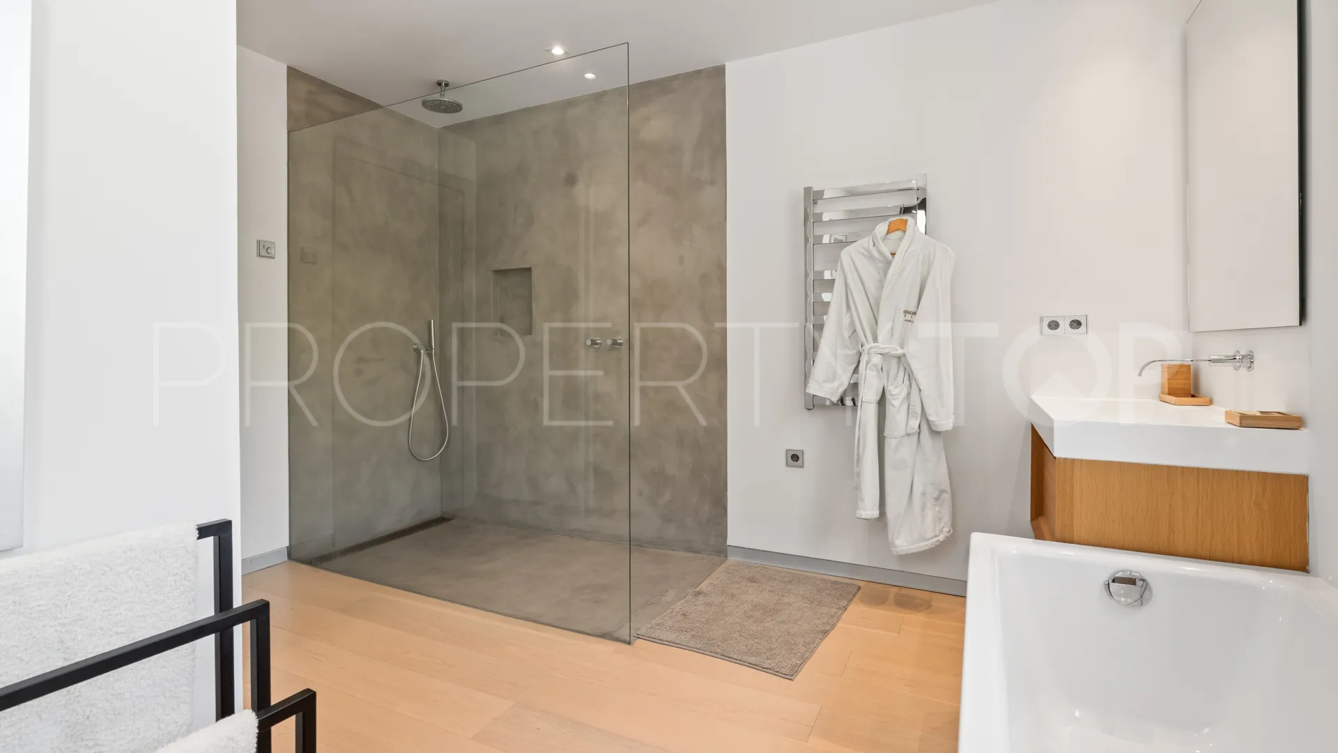 For sale villa in El Madroñal with 6 bedrooms