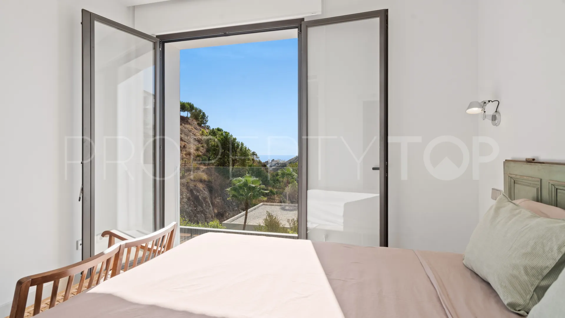 For sale villa in El Madroñal with 6 bedrooms