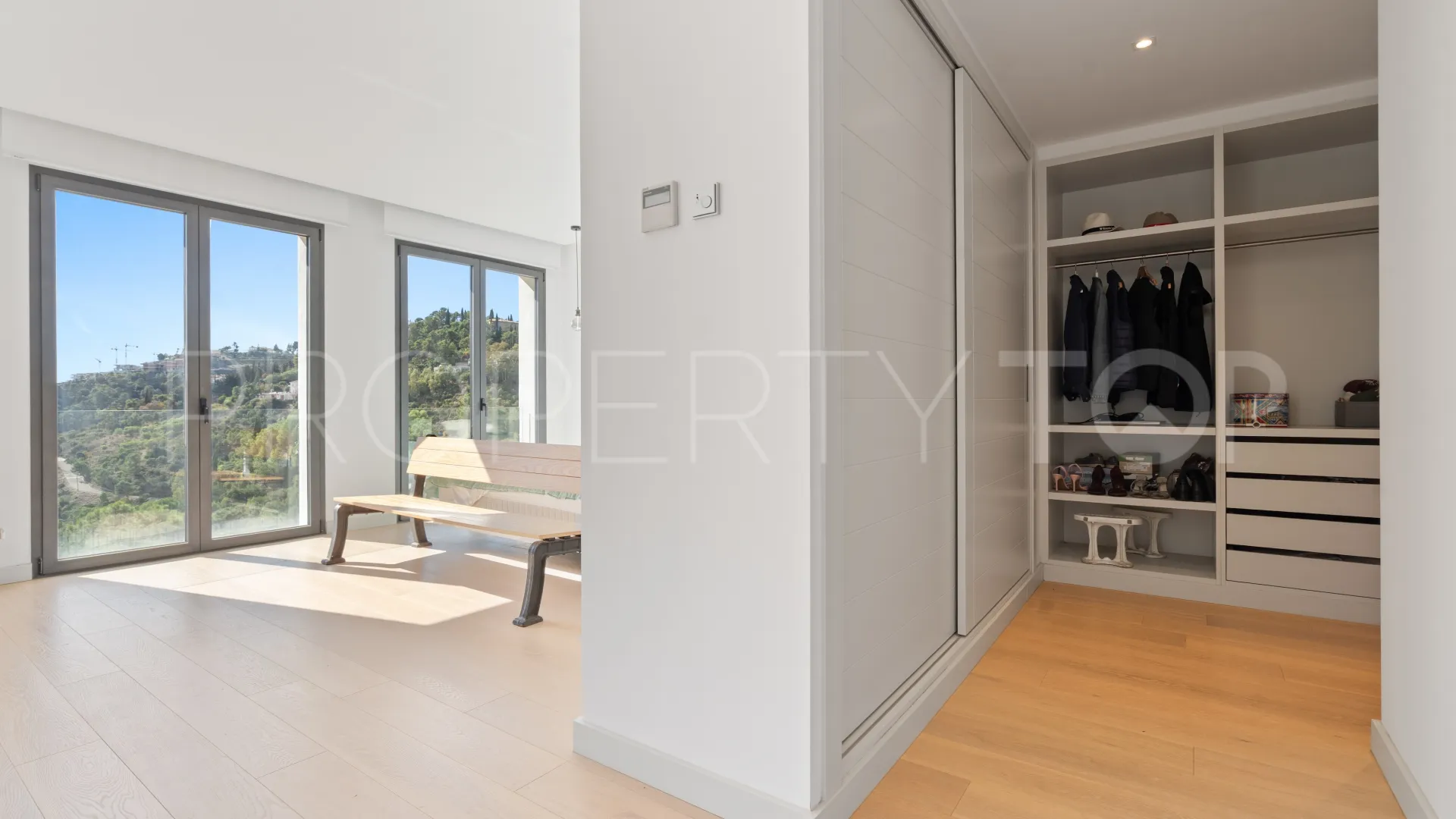 For sale villa in El Madroñal with 6 bedrooms