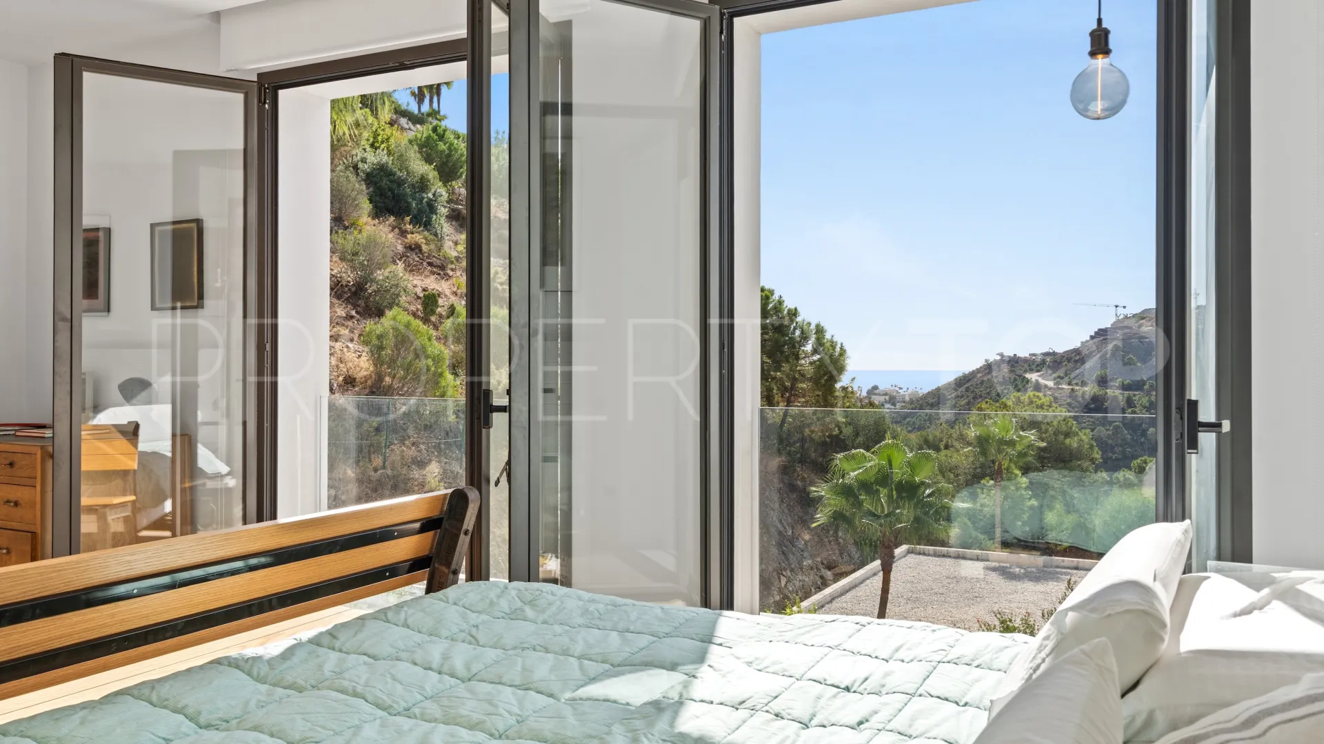 For sale villa in El Madroñal with 6 bedrooms