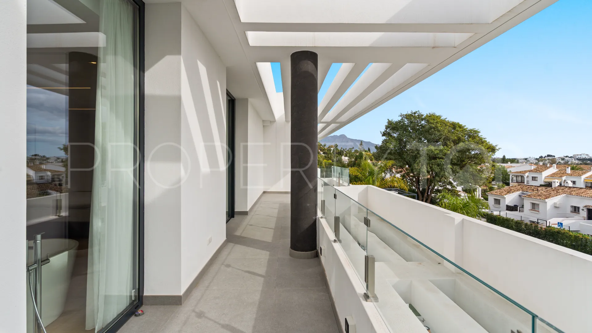 Villa en venta de 5 dormitorios en El Paraiso