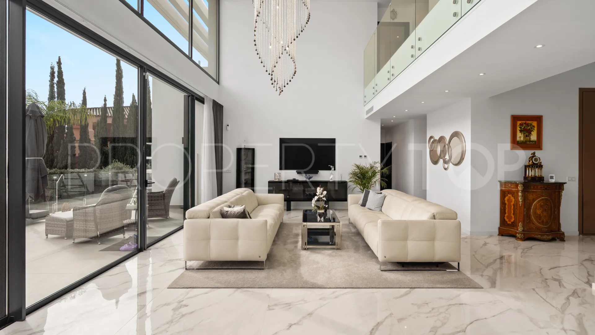 Villa en venta de 5 dormitorios en El Paraiso