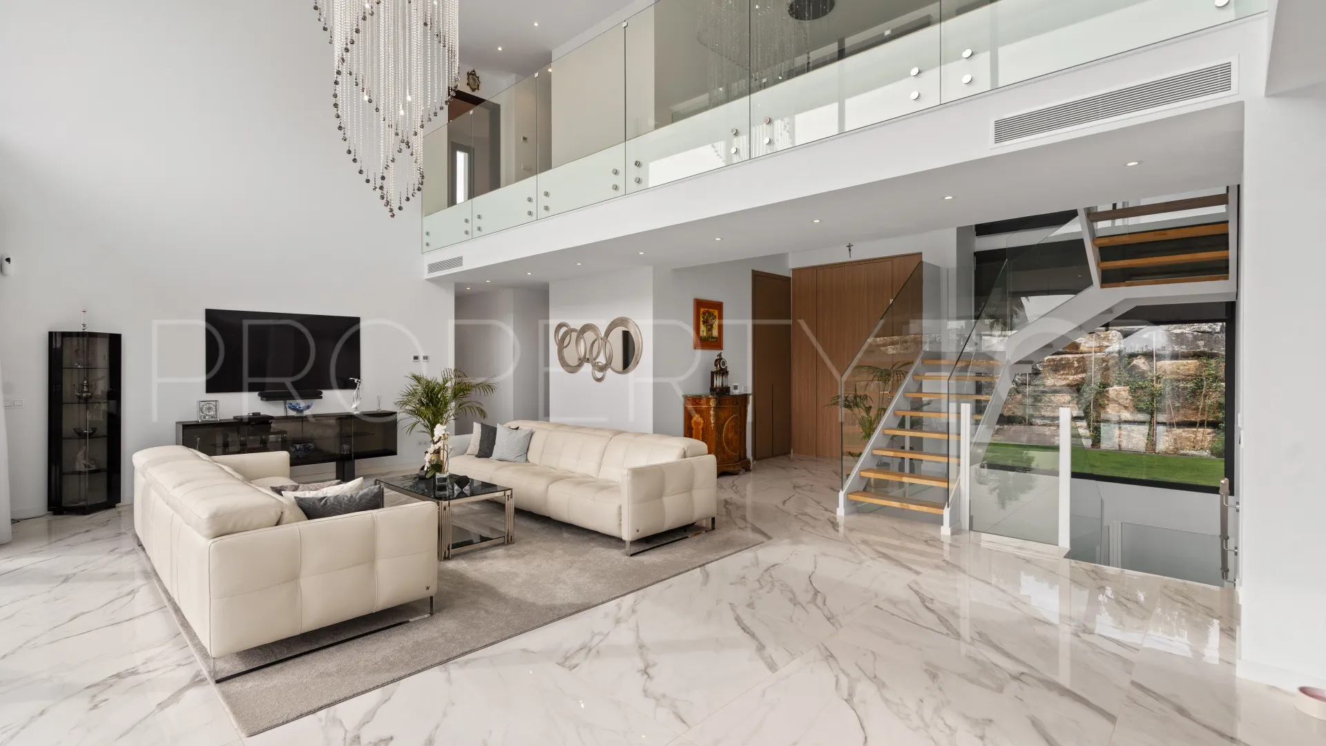 Villa en venta de 5 dormitorios en El Paraiso