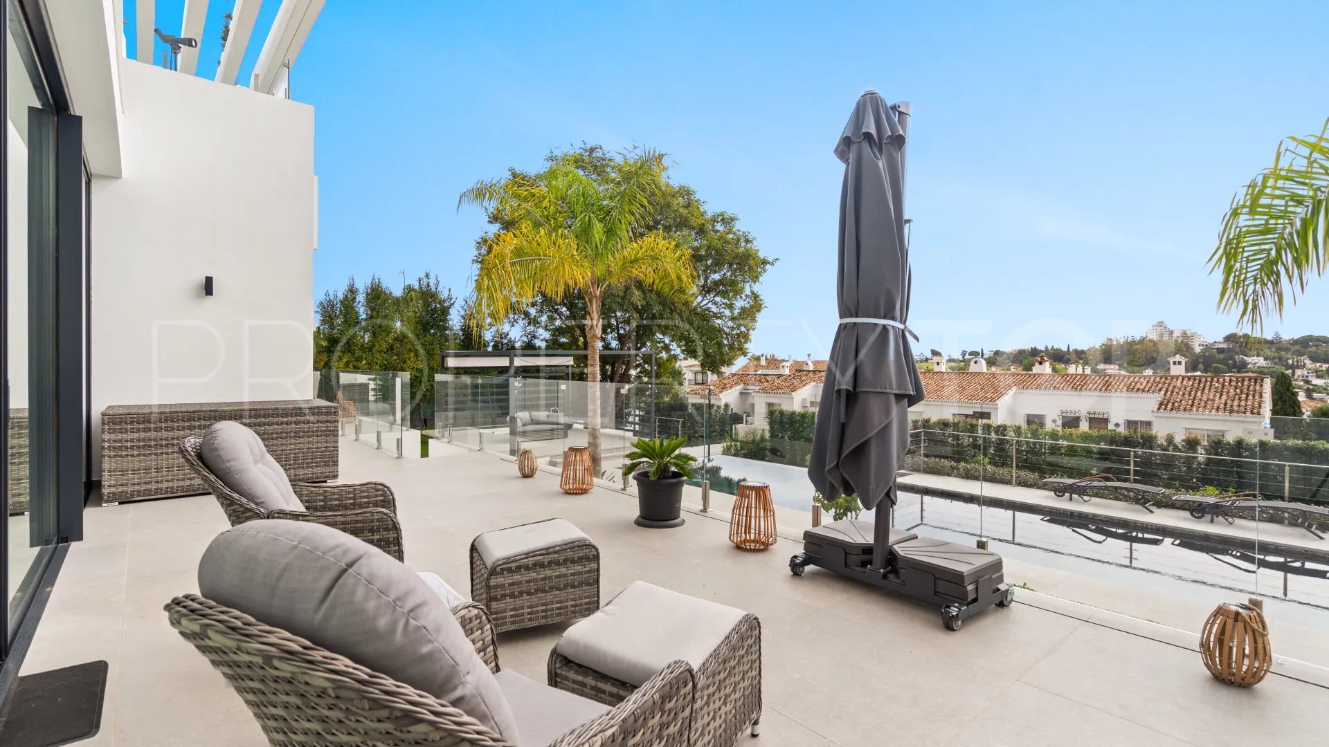Villa en venta de 5 dormitorios en El Paraiso