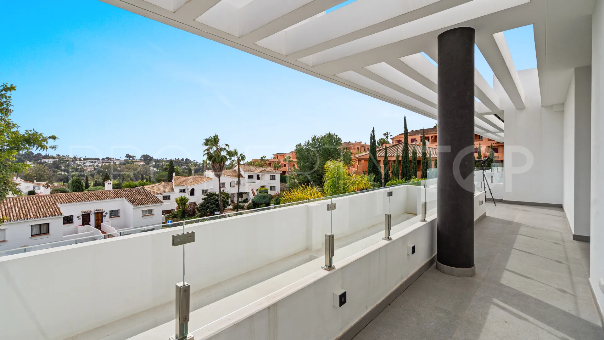 Villa en venta de 5 dormitorios en El Paraiso