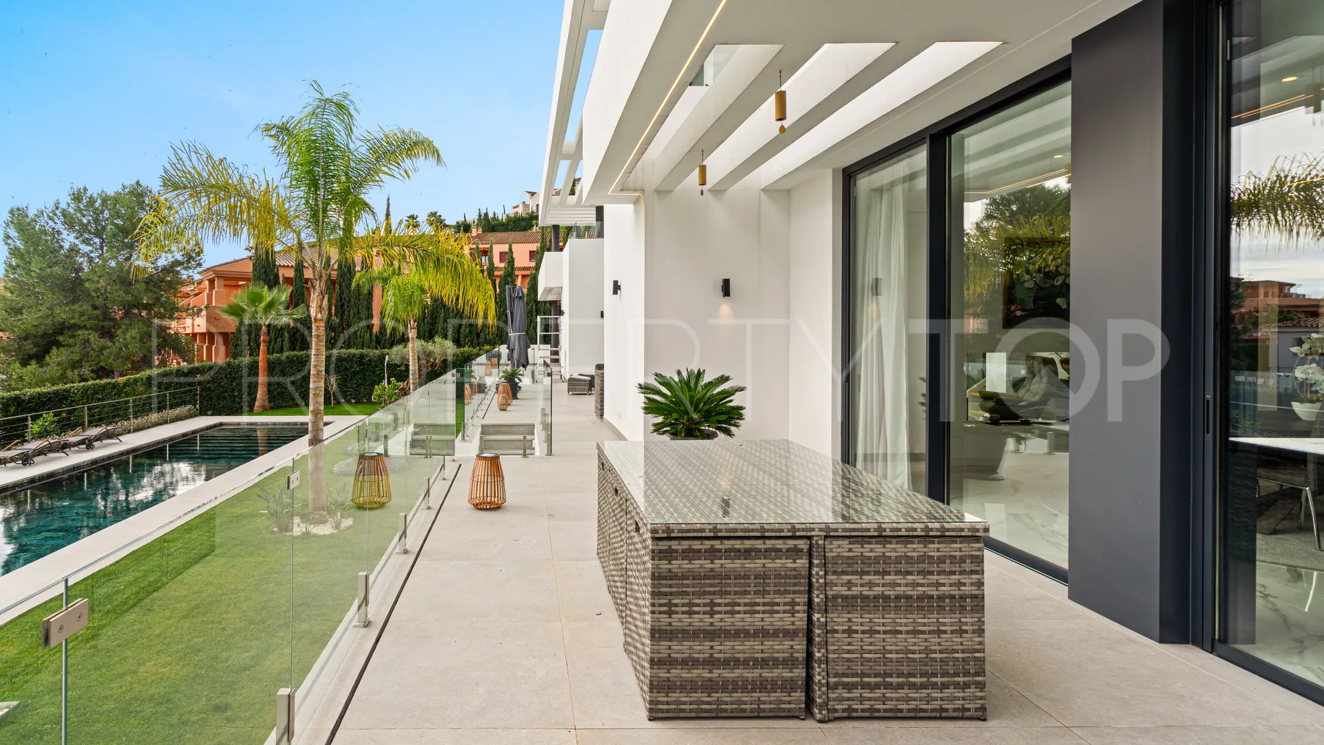 Villa en venta de 5 dormitorios en El Paraiso