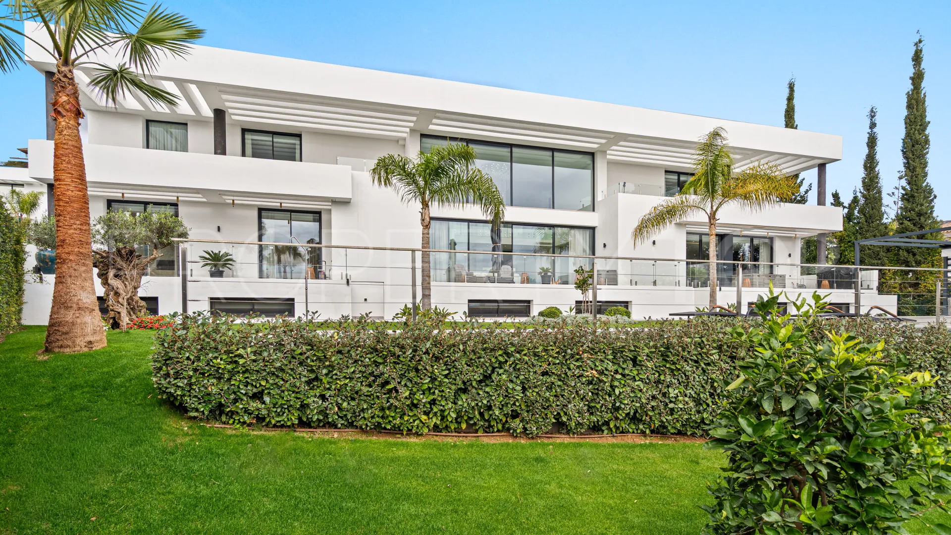 Villa en venta de 5 dormitorios en El Paraiso