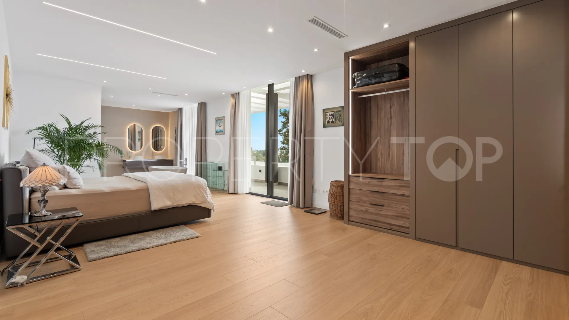 Villa en venta de 5 dormitorios en El Paraiso
