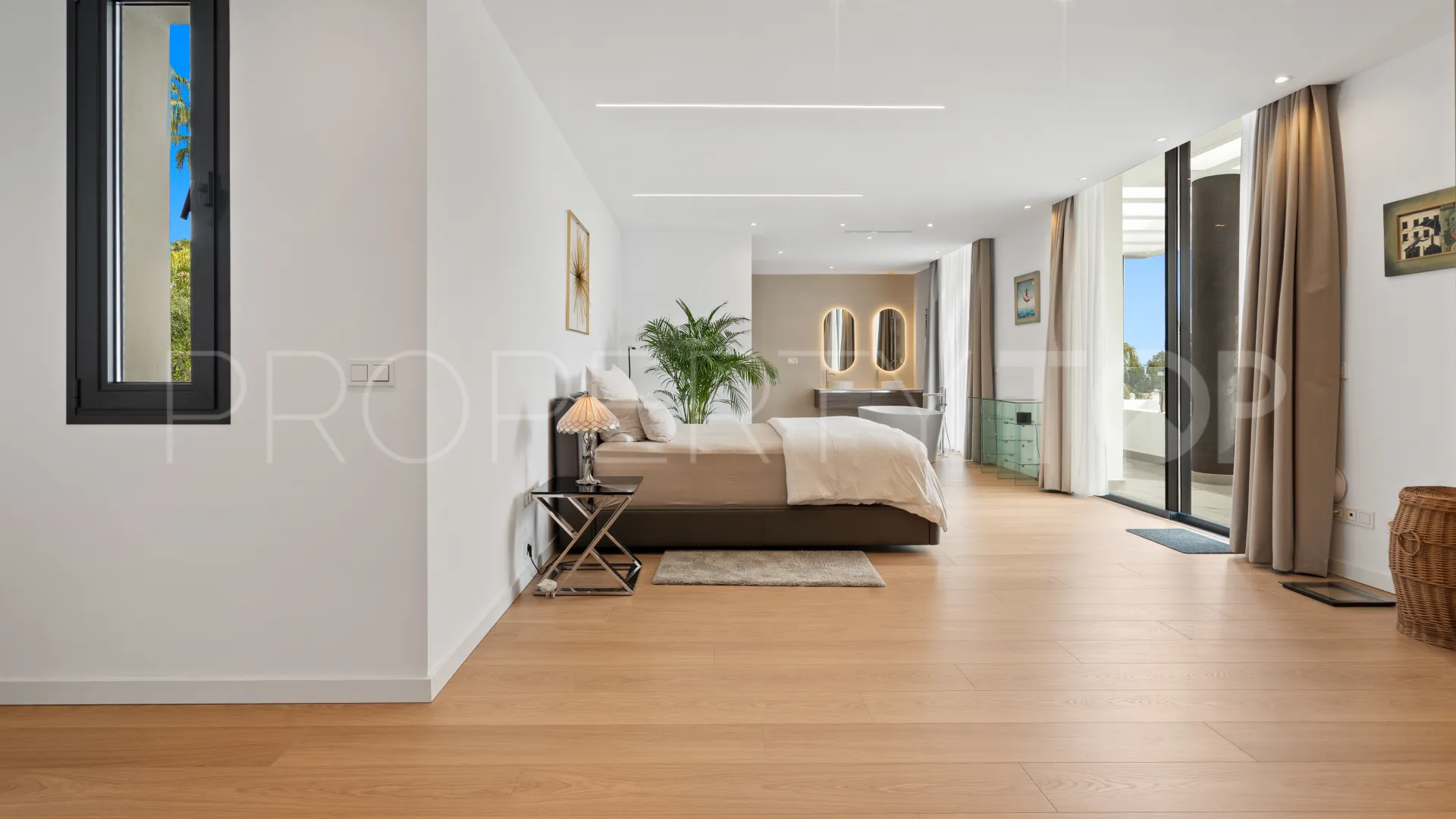 Villa en venta de 5 dormitorios en El Paraiso