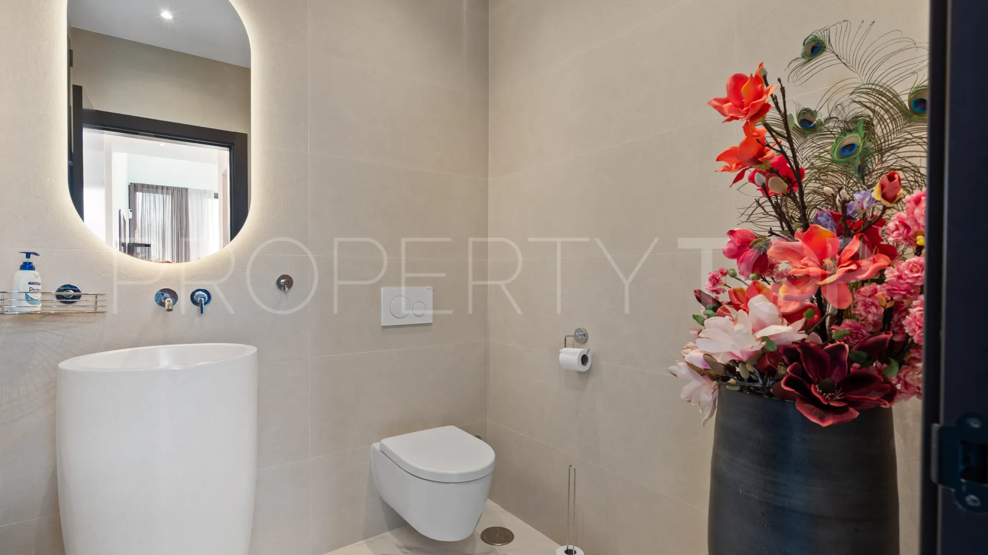 Villa en venta de 5 dormitorios en El Paraiso
