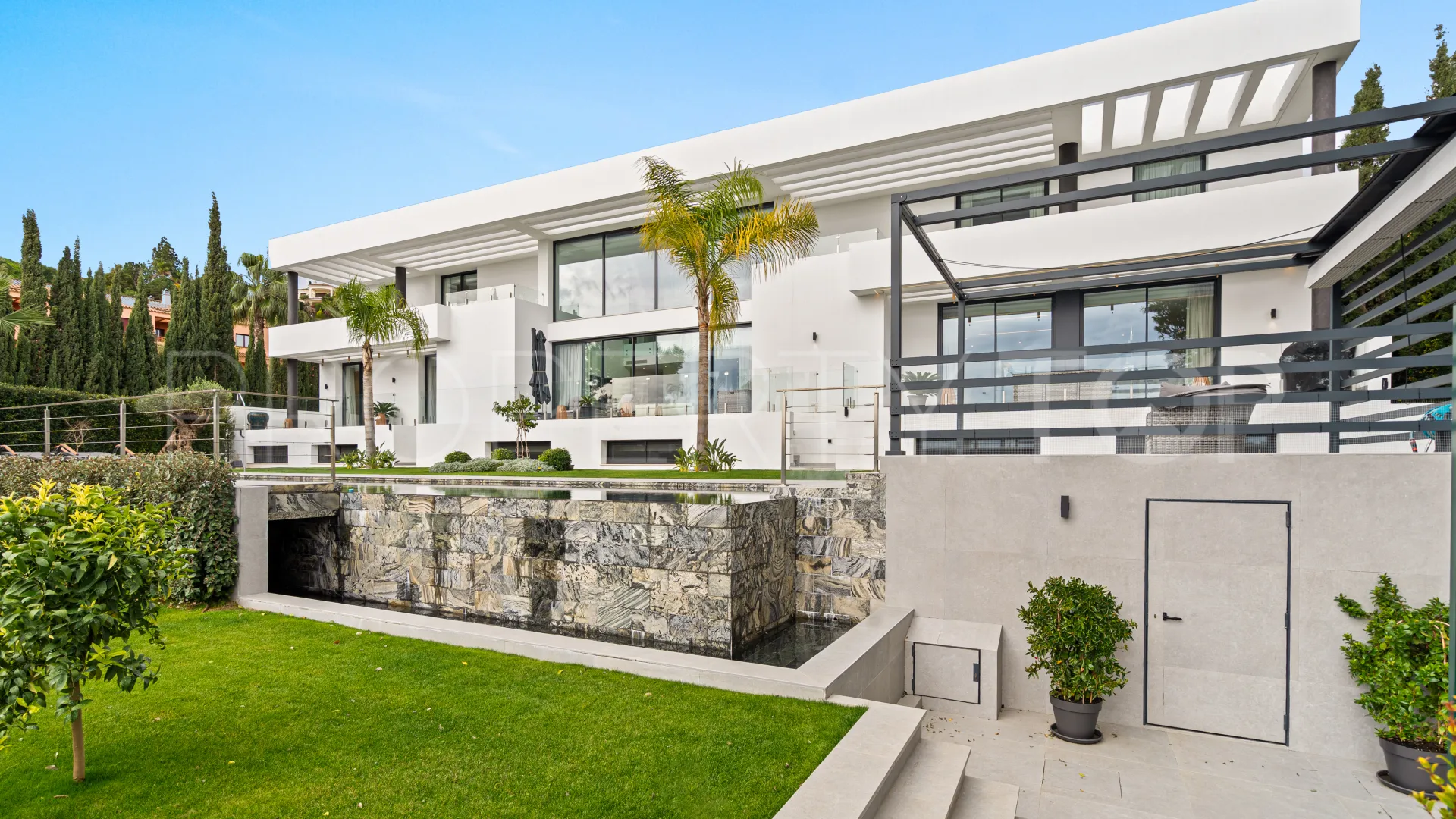 Villa en venta de 5 dormitorios en El Paraiso