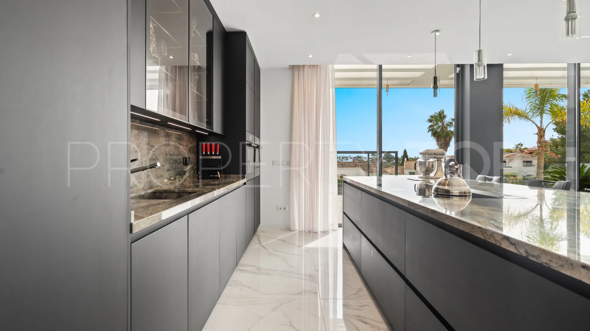 Villa en venta de 5 dormitorios en El Paraiso