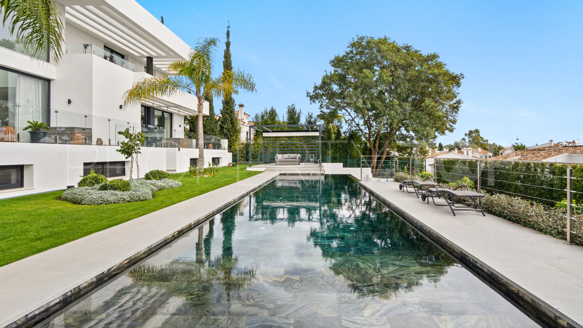 Villa en venta de 5 dormitorios en El Paraiso