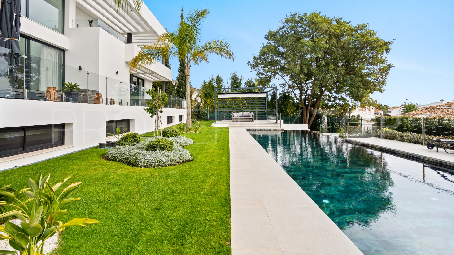 Villa en venta de 5 dormitorios en El Paraiso