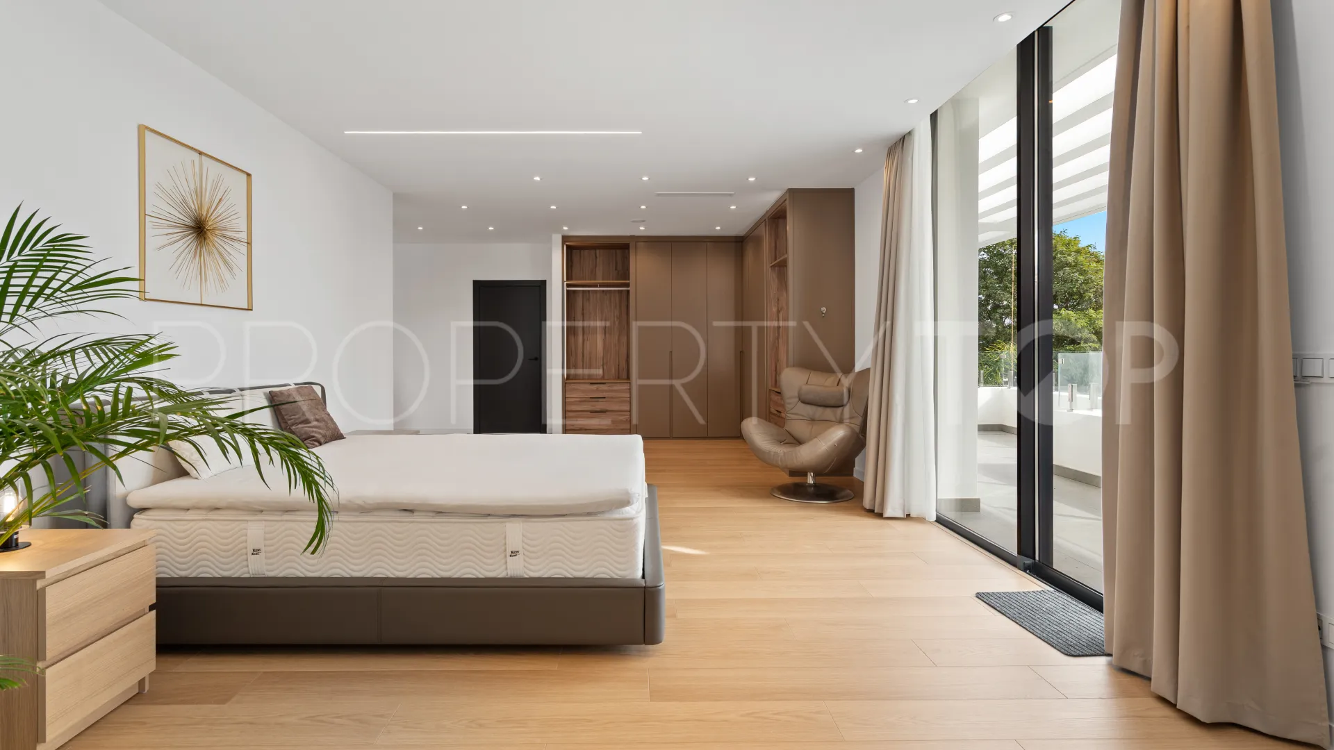 Villa en venta de 5 dormitorios en El Paraiso