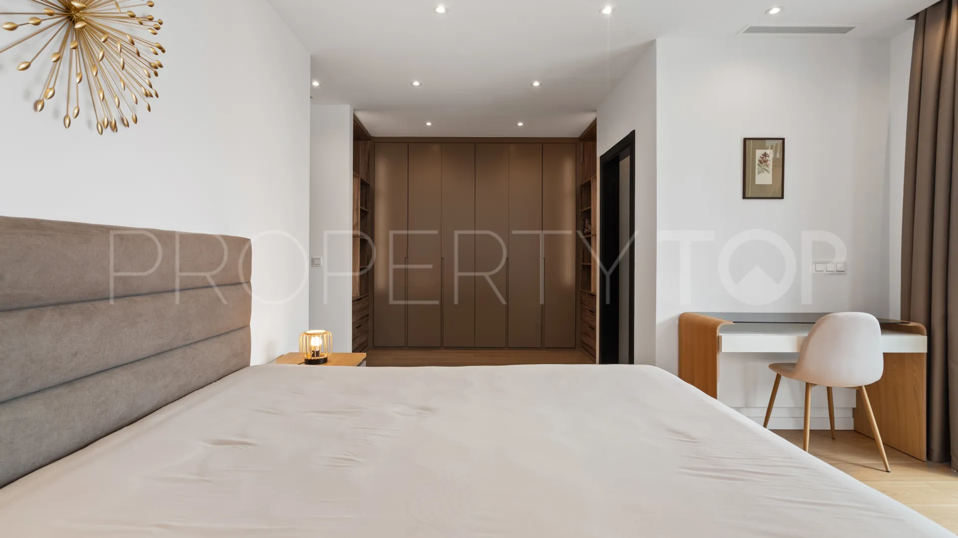 Villa en venta de 5 dormitorios en El Paraiso