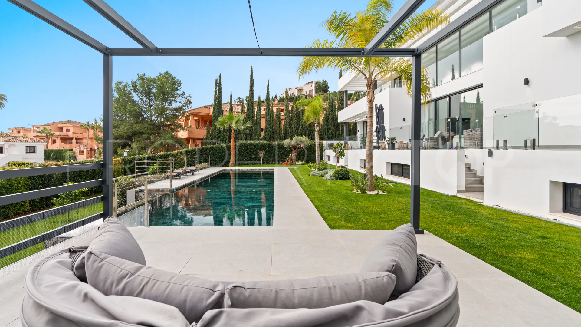 Villa en venta de 5 dormitorios en El Paraiso