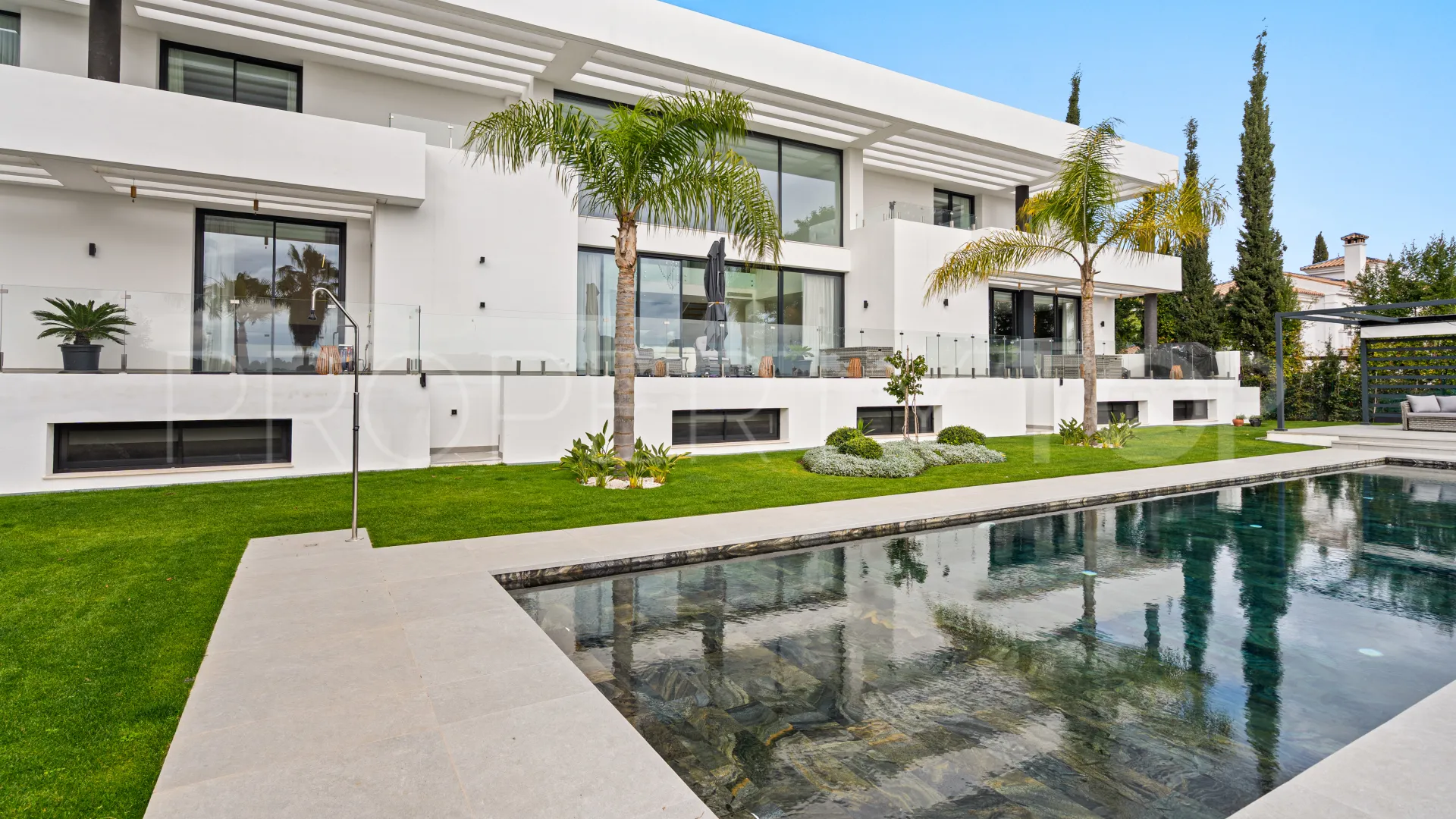 Villa en venta de 5 dormitorios en El Paraiso
