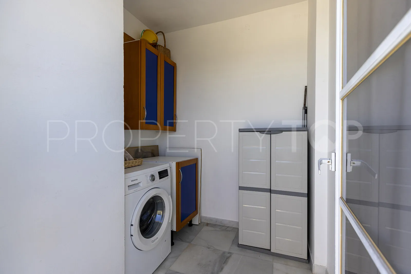 Buy penthouse in Seghers