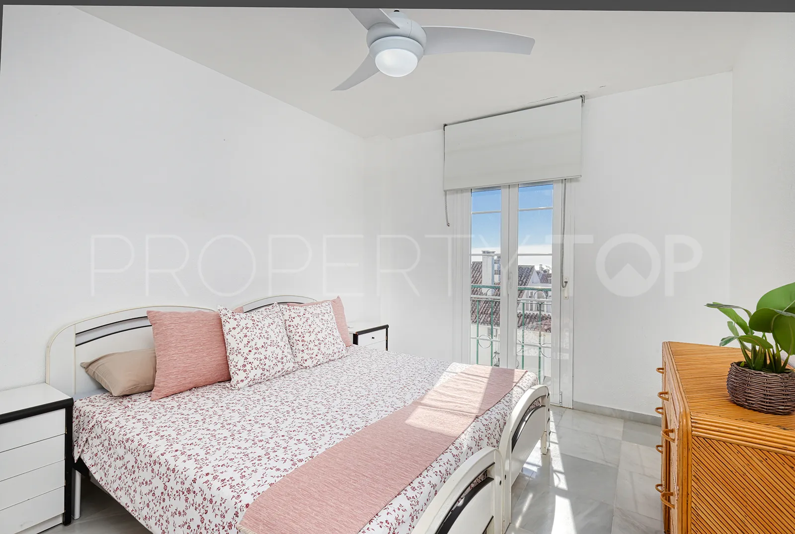Buy penthouse in Seghers