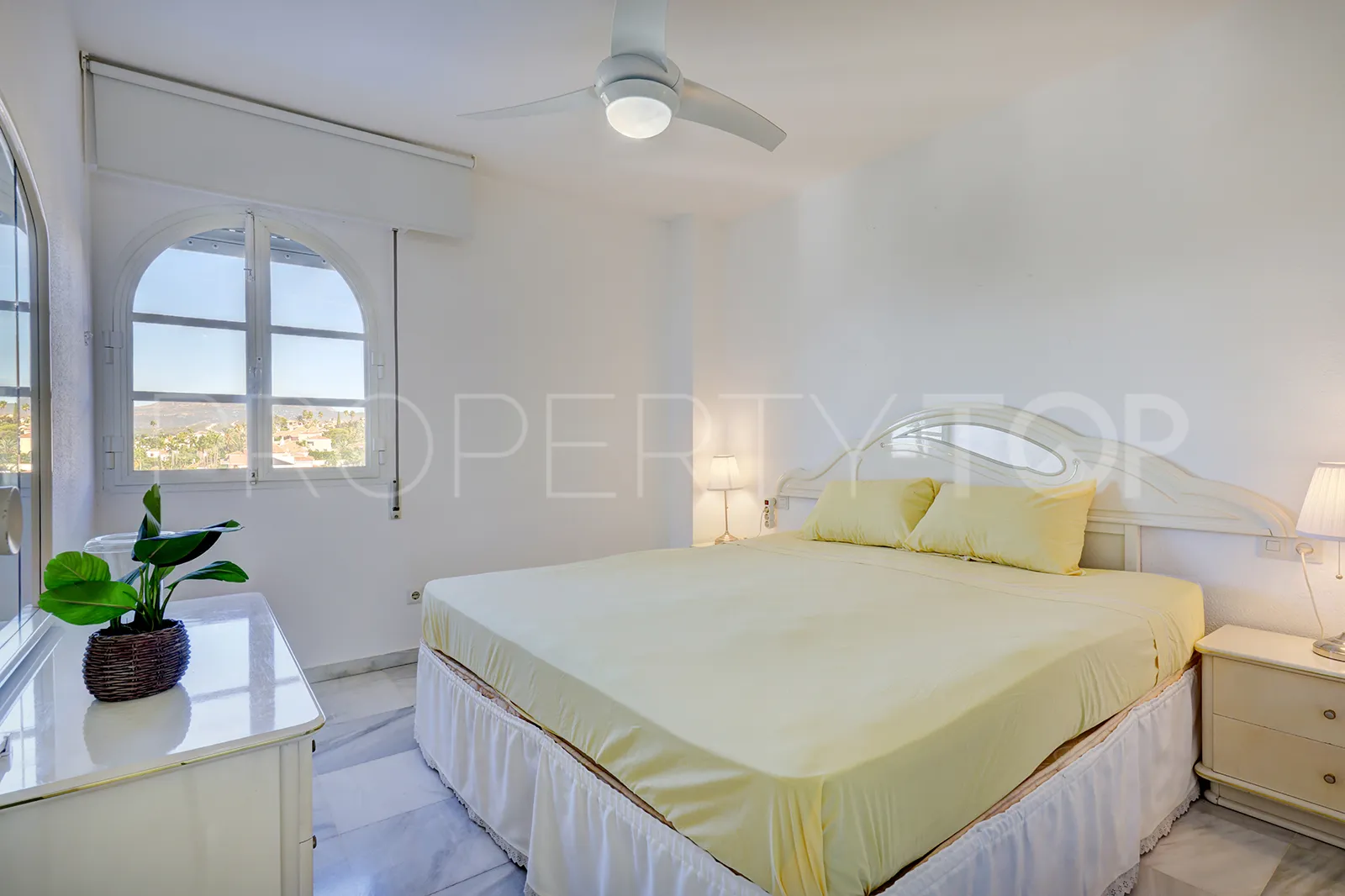 Buy penthouse in Seghers