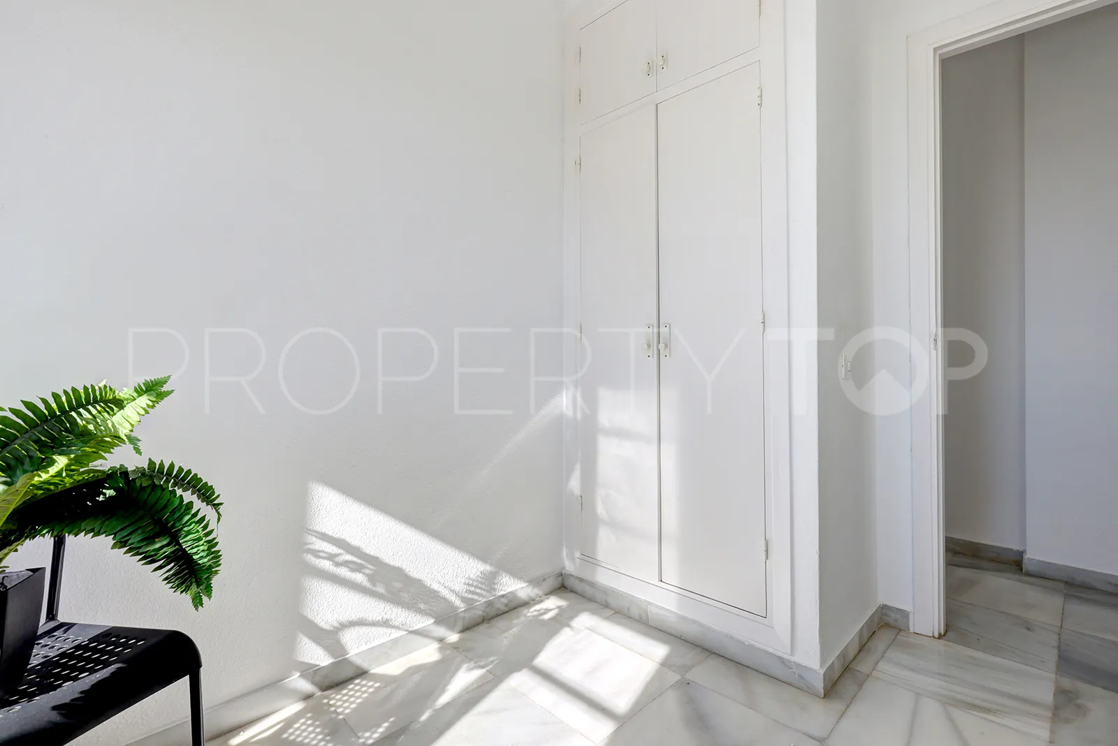 Buy penthouse in Seghers