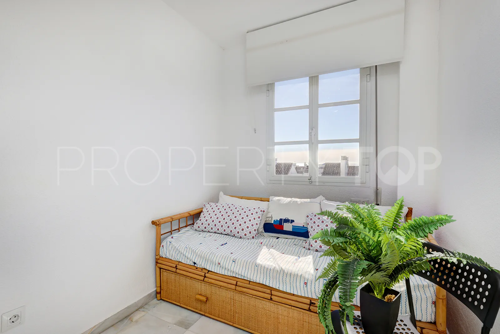 Buy penthouse in Seghers