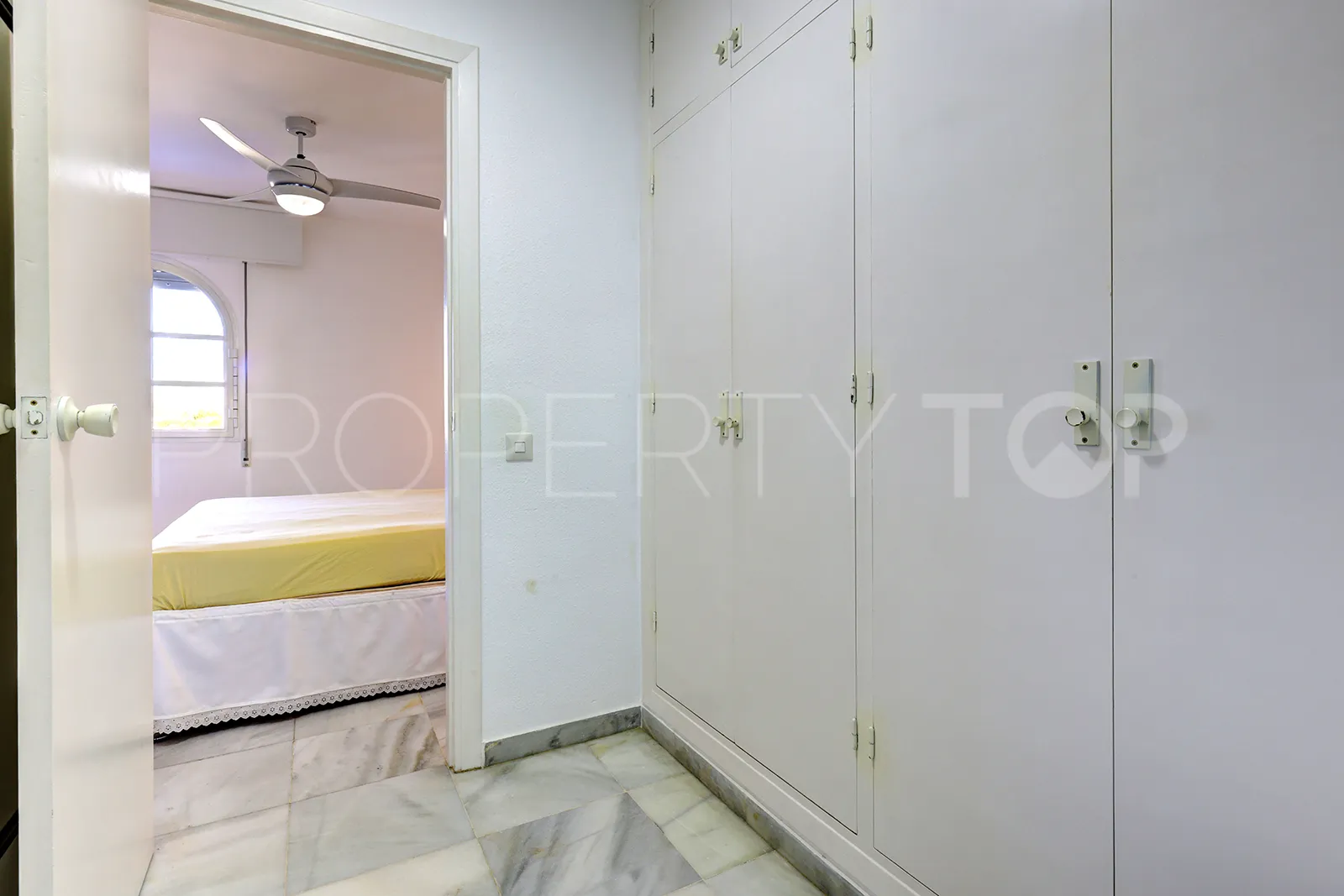 Buy penthouse in Seghers