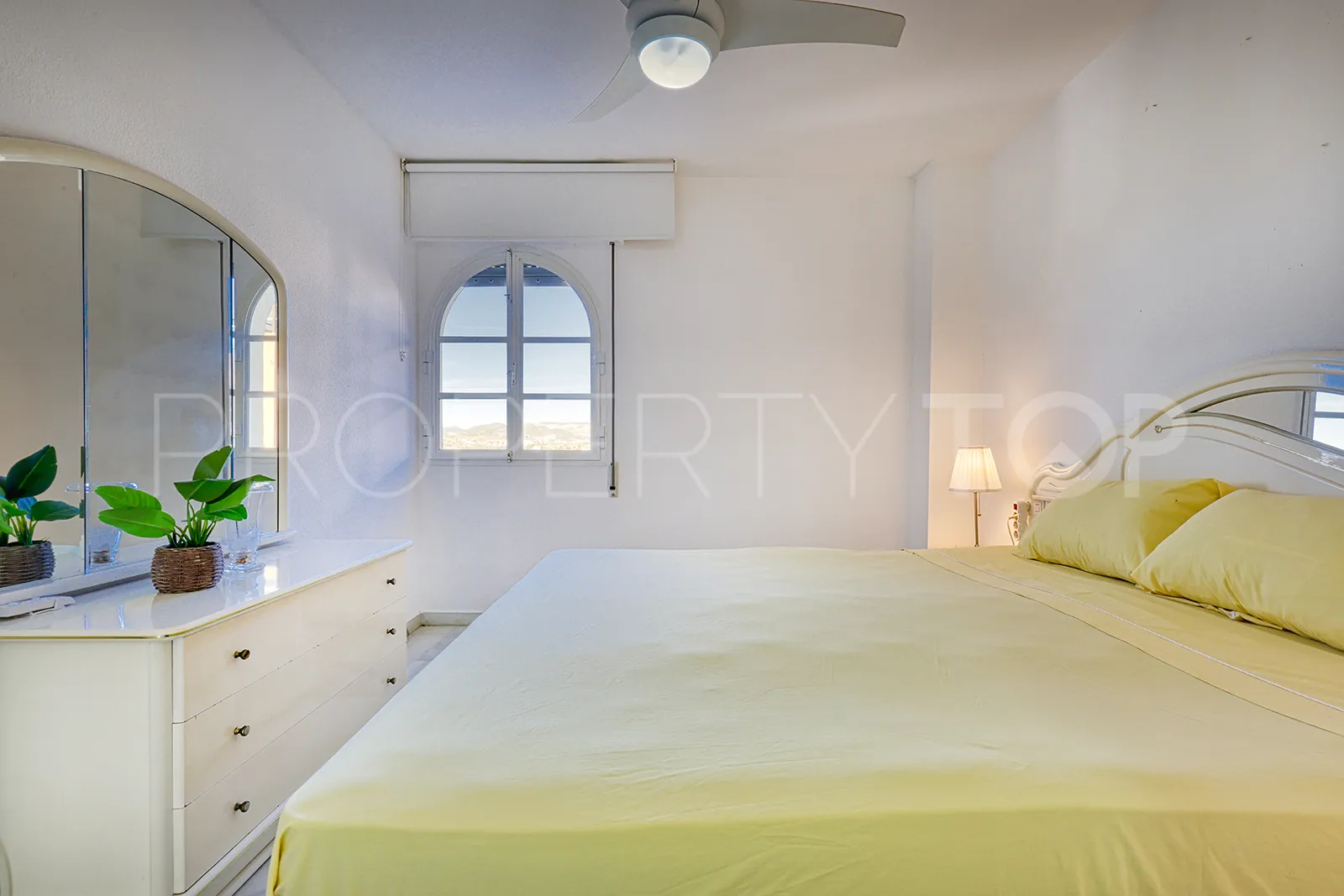 Buy penthouse in Seghers