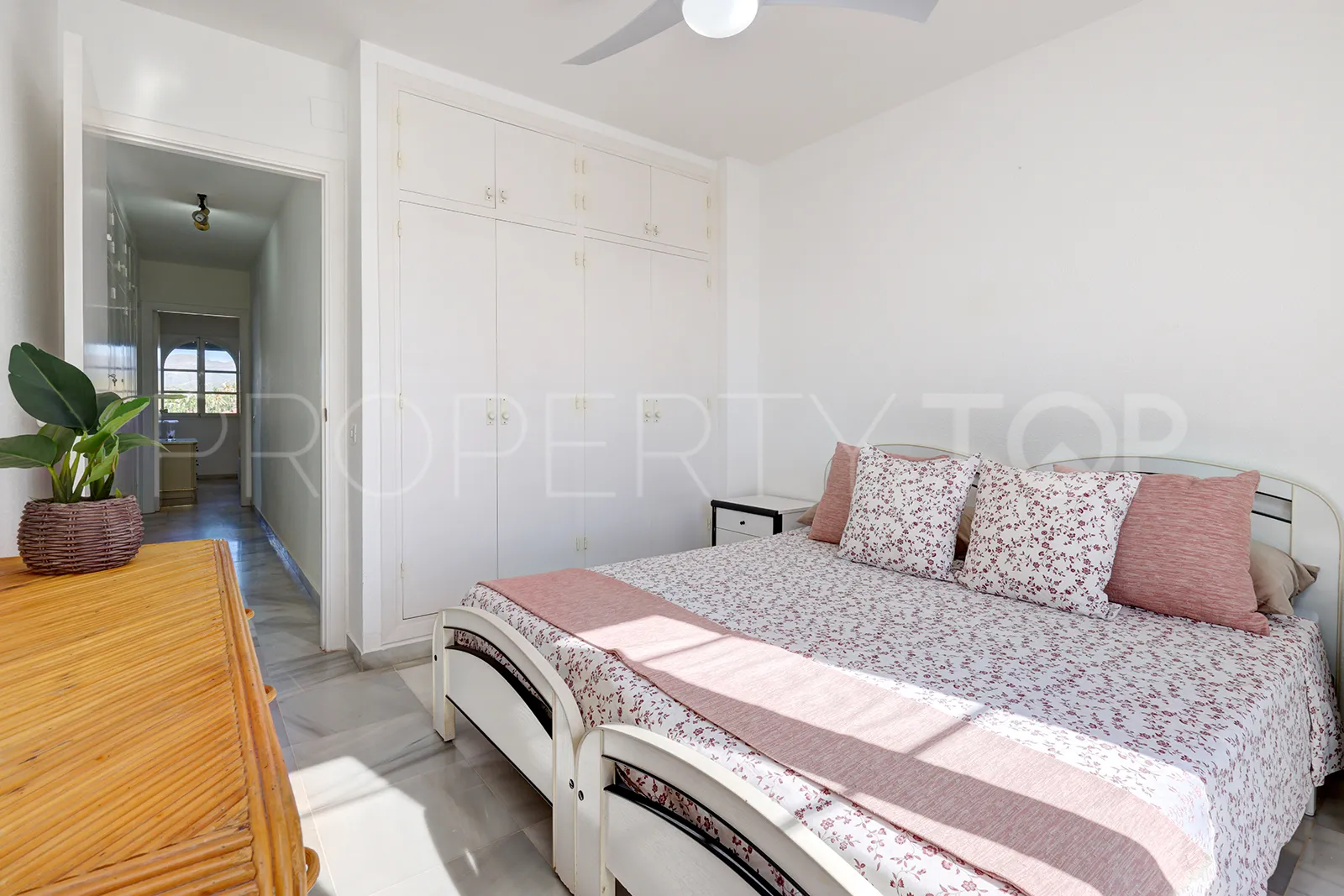 Buy penthouse in Seghers
