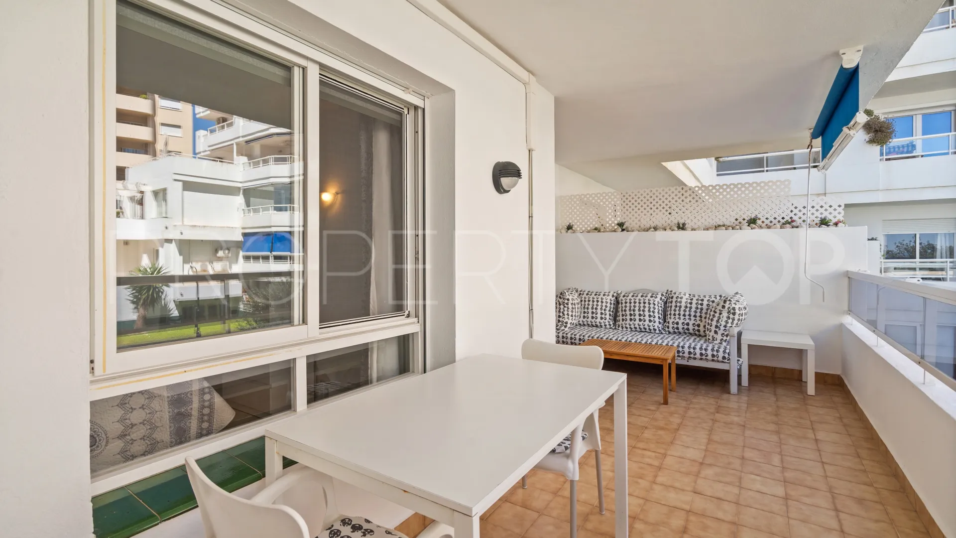 Apartamento en venta en Estepona Puerto