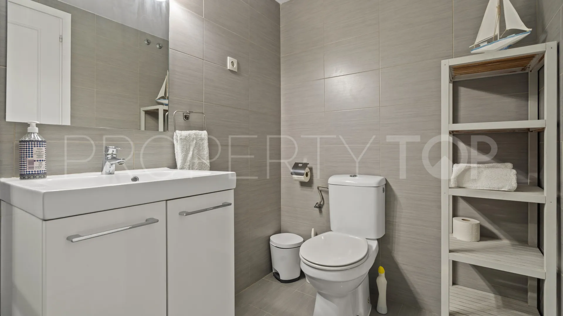 Apartamento en venta en Estepona Puerto