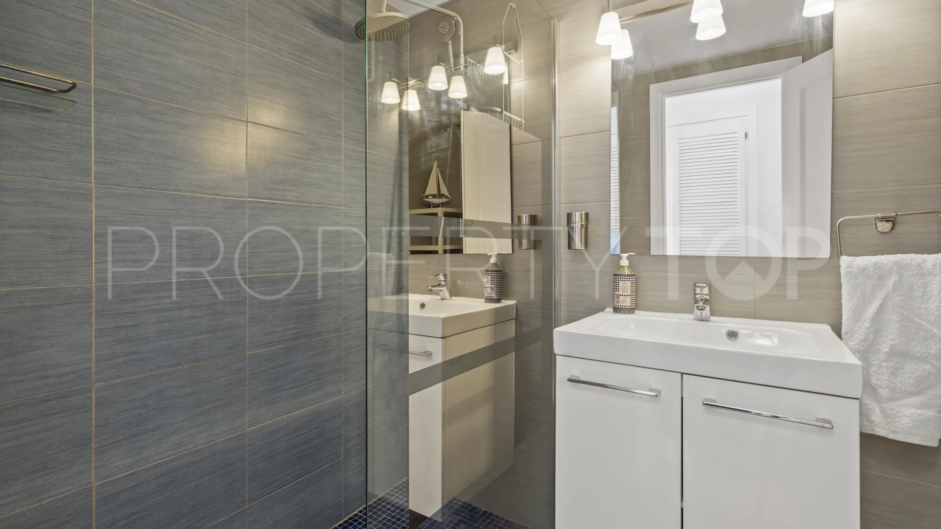 Apartamento en venta en Estepona Puerto