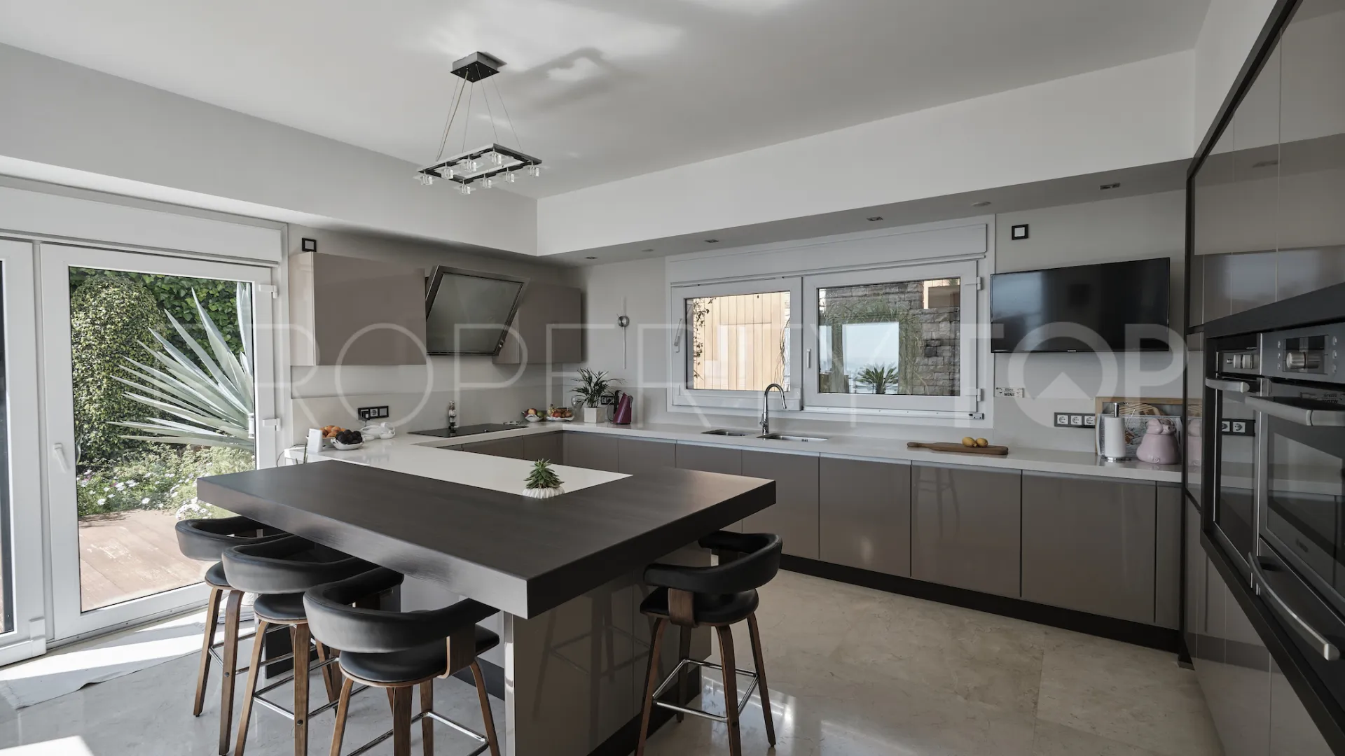 5 bedrooms villa in Manilva for sale