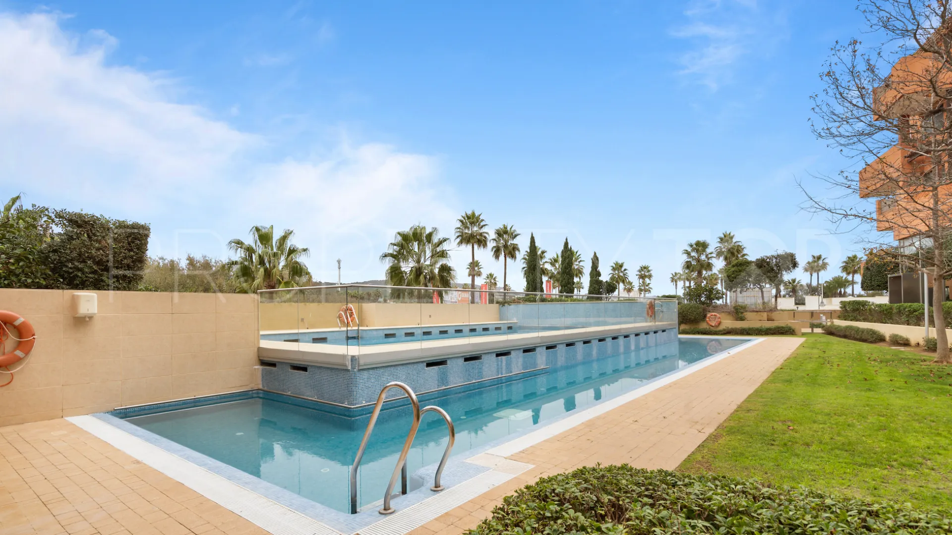 For sale ground floor apartment in Ribera del Marlin with 3 bedrooms