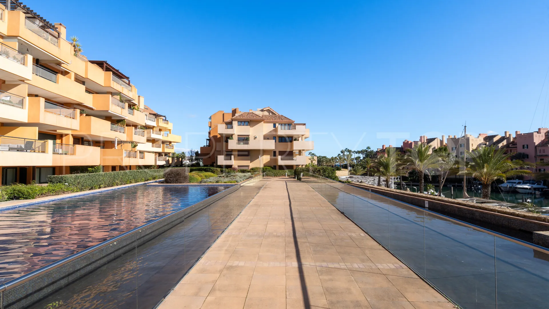 For sale ground floor apartment in Ribera del Marlin with 3 bedrooms