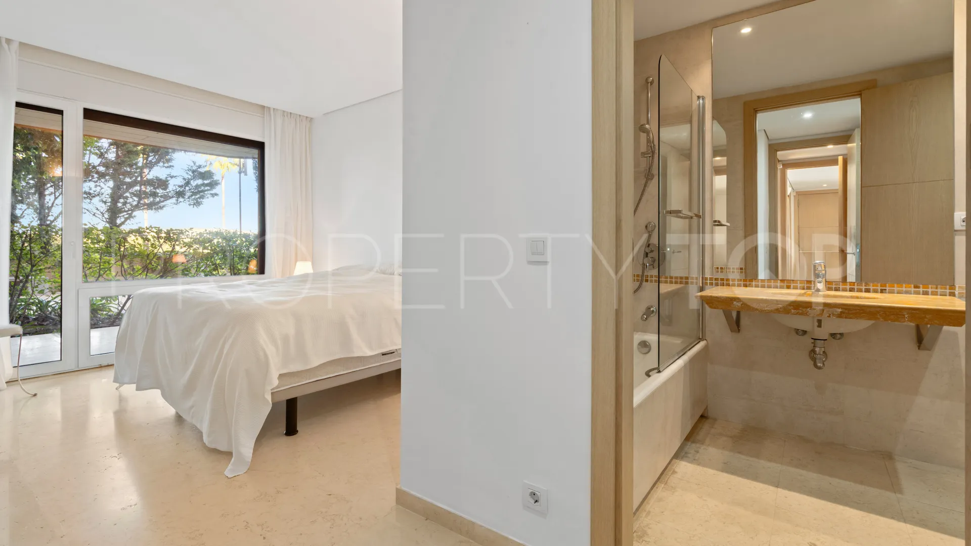For sale ground floor apartment in Ribera del Marlin with 3 bedrooms
