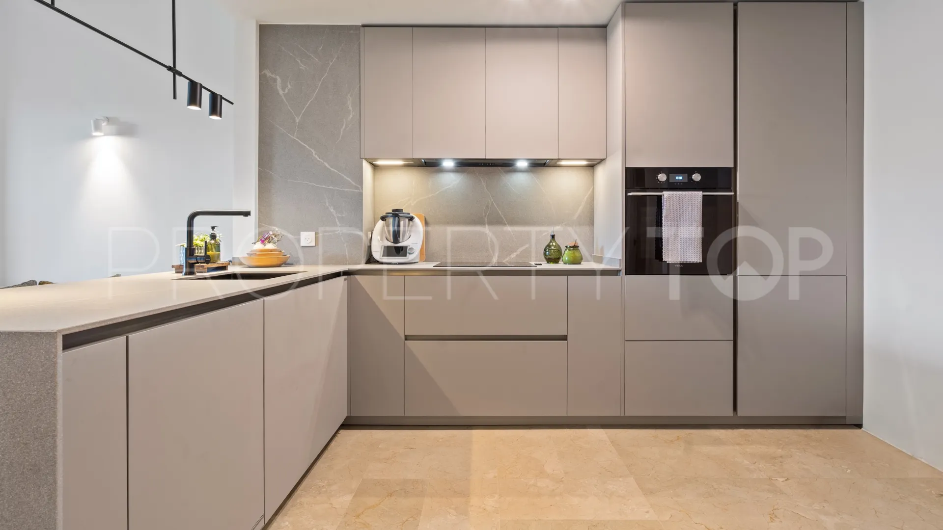 For sale ground floor apartment in Bahia de las Rocas