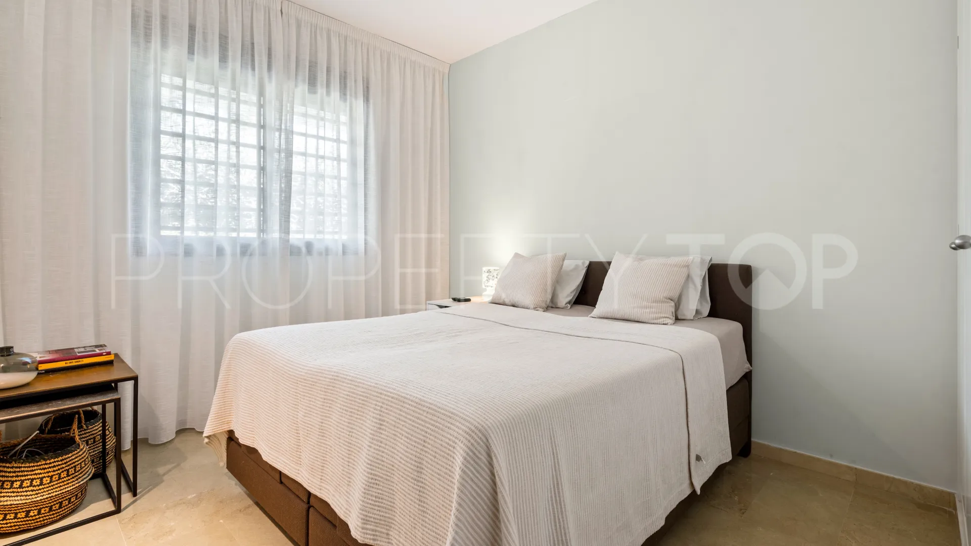 For sale ground floor apartment in Bahia de las Rocas