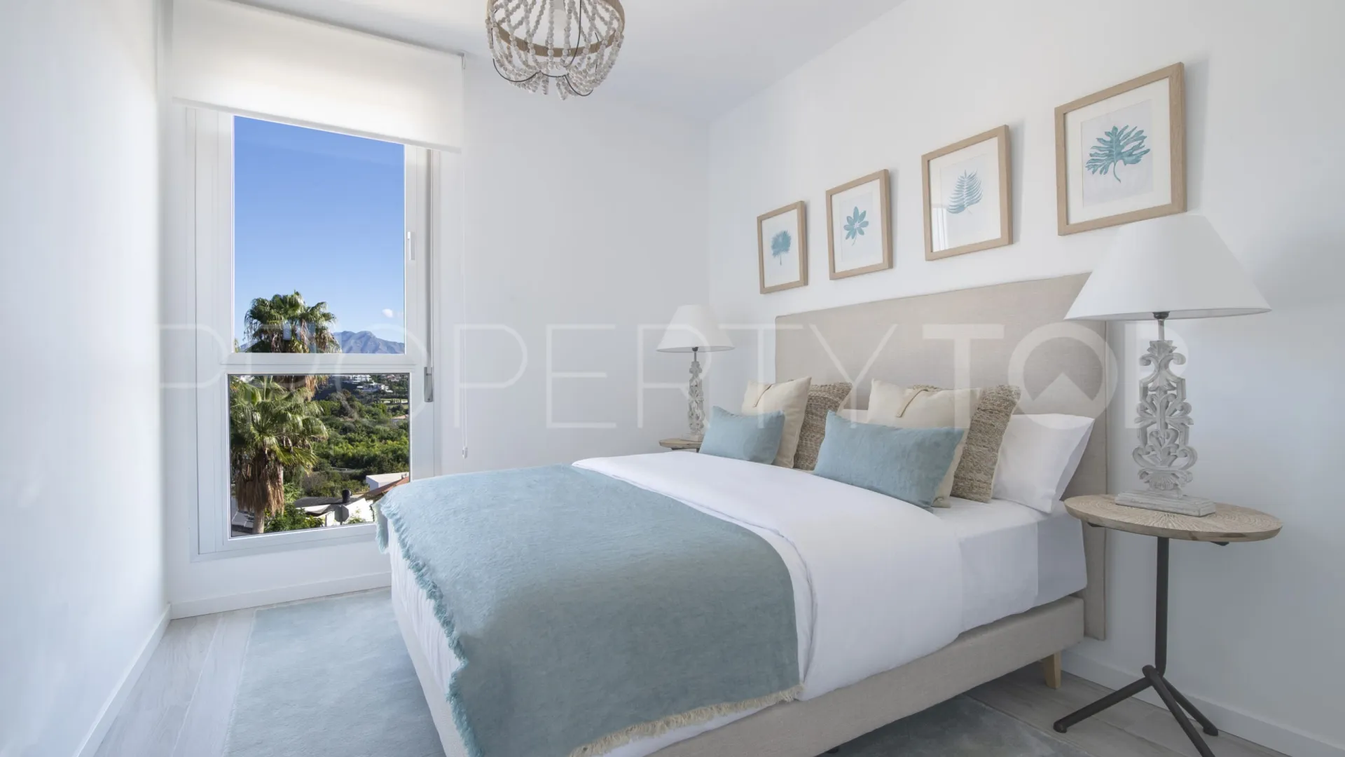Buy duplex penthouse with 3 bedrooms in Estepona East