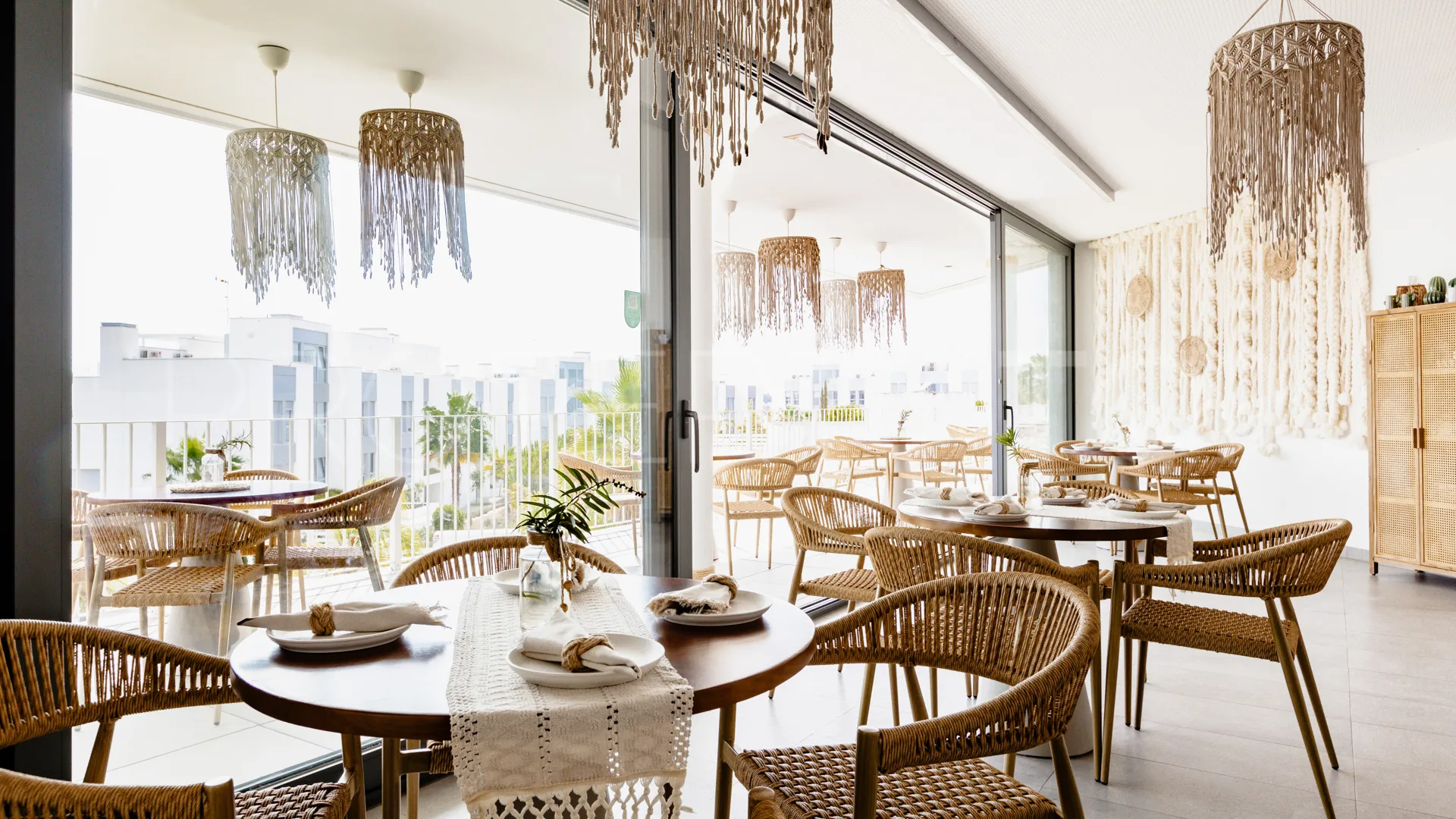Buy duplex penthouse with 3 bedrooms in Estepona East