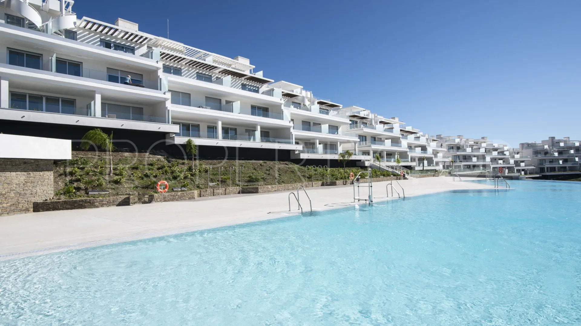 Buy duplex penthouse with 3 bedrooms in Estepona East