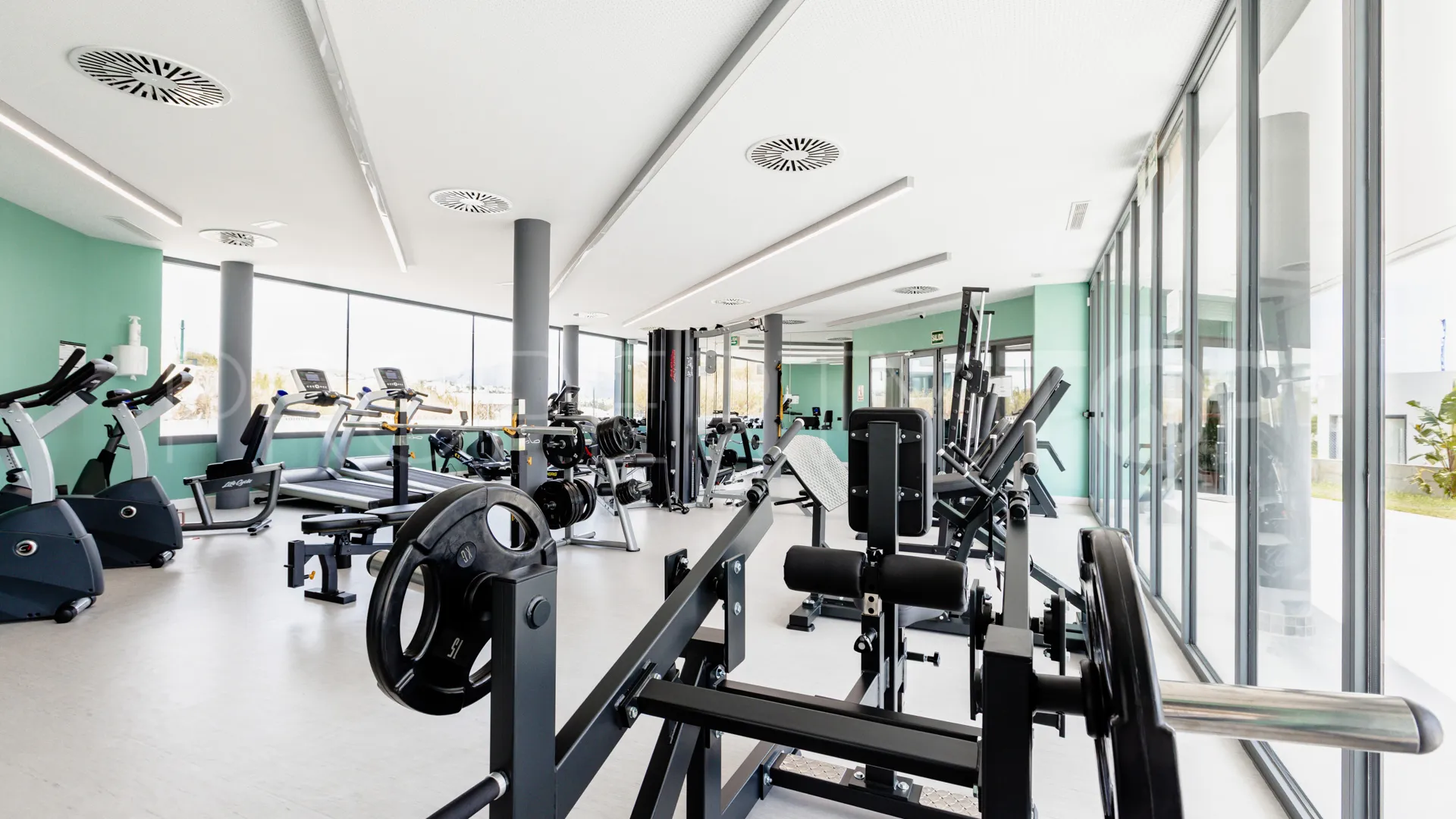 Buy duplex penthouse with 3 bedrooms in Estepona East