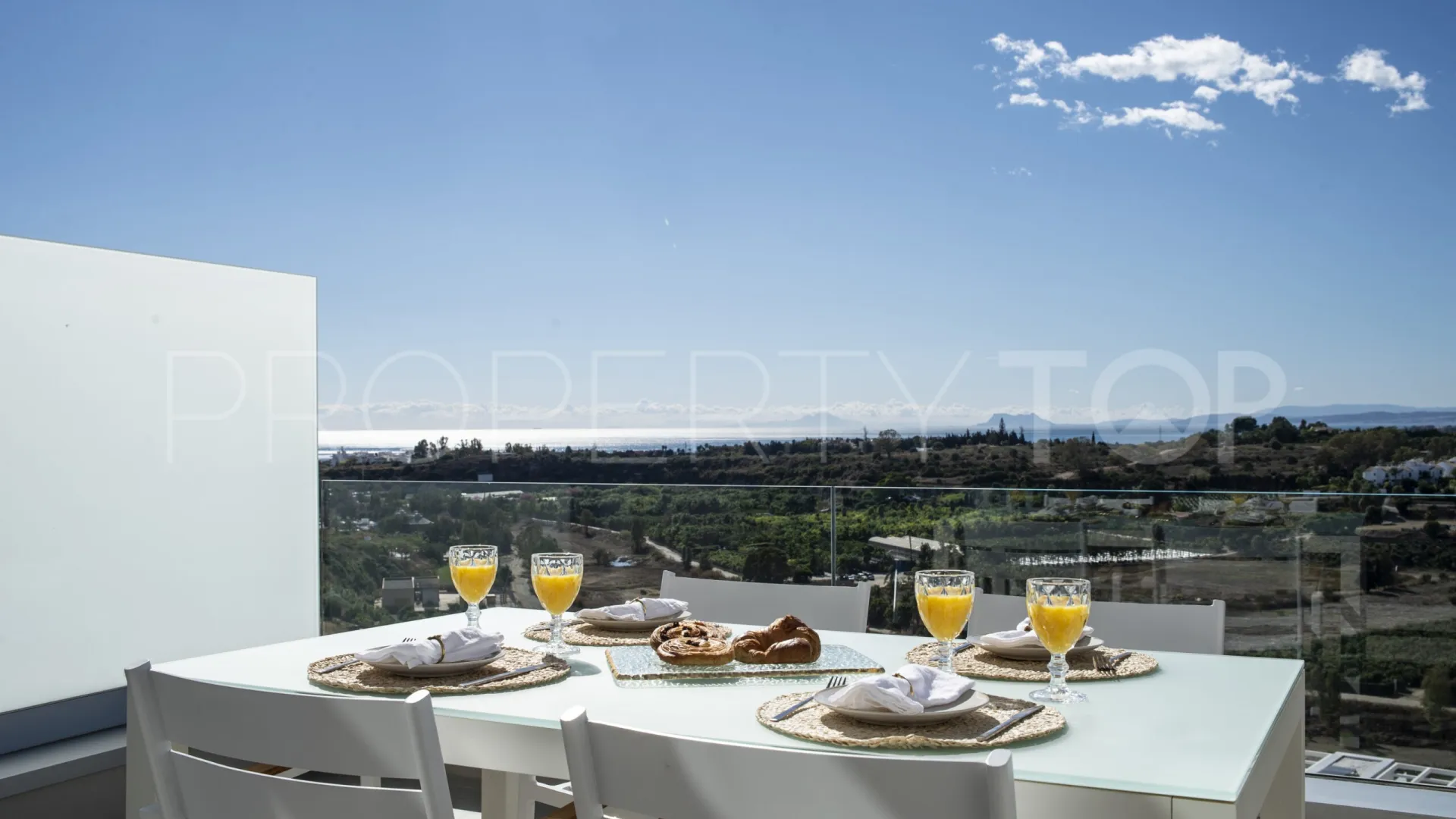Buy duplex penthouse with 3 bedrooms in Estepona East
