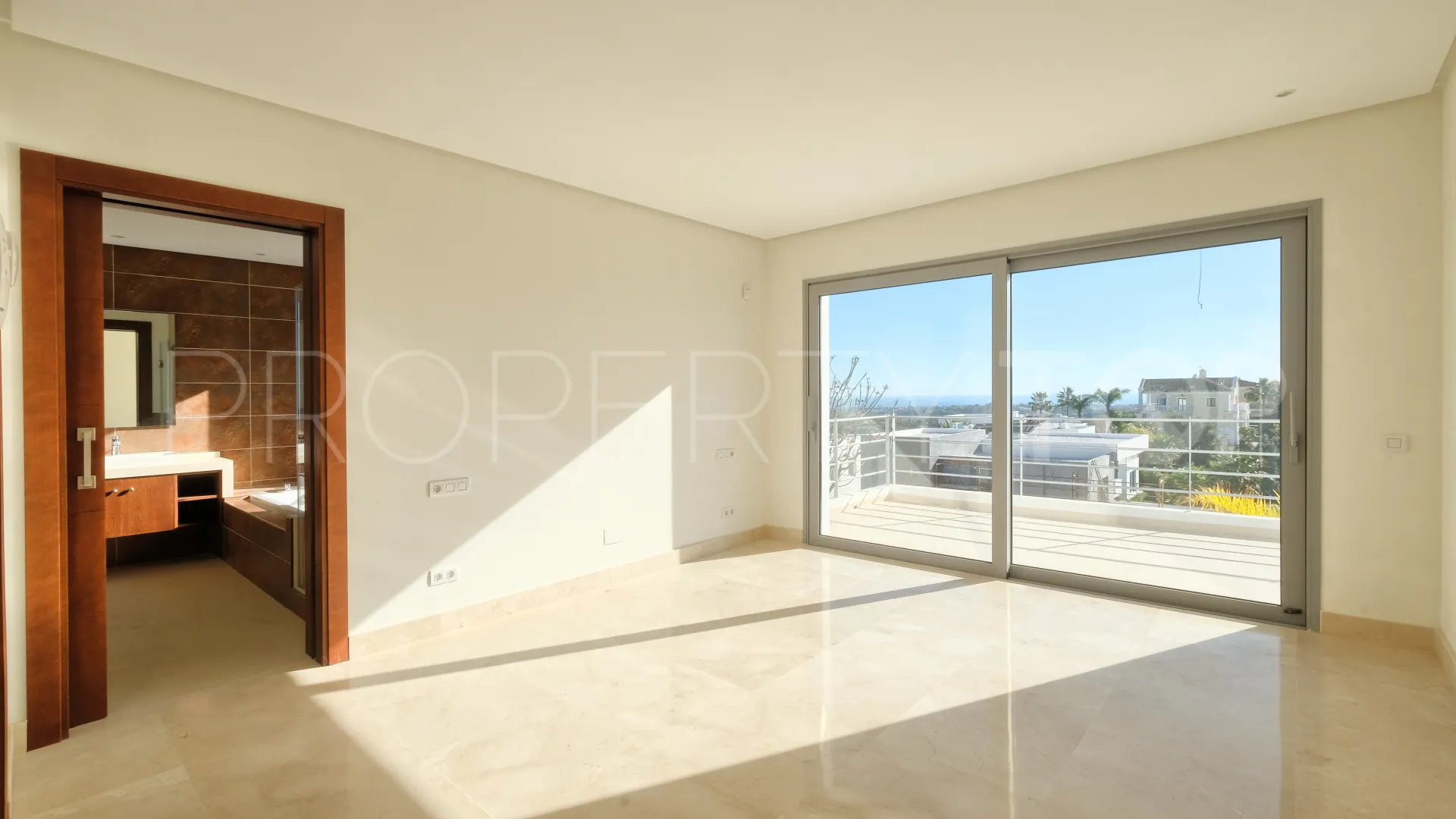 For sale villa with 4 bedrooms in Benahavis