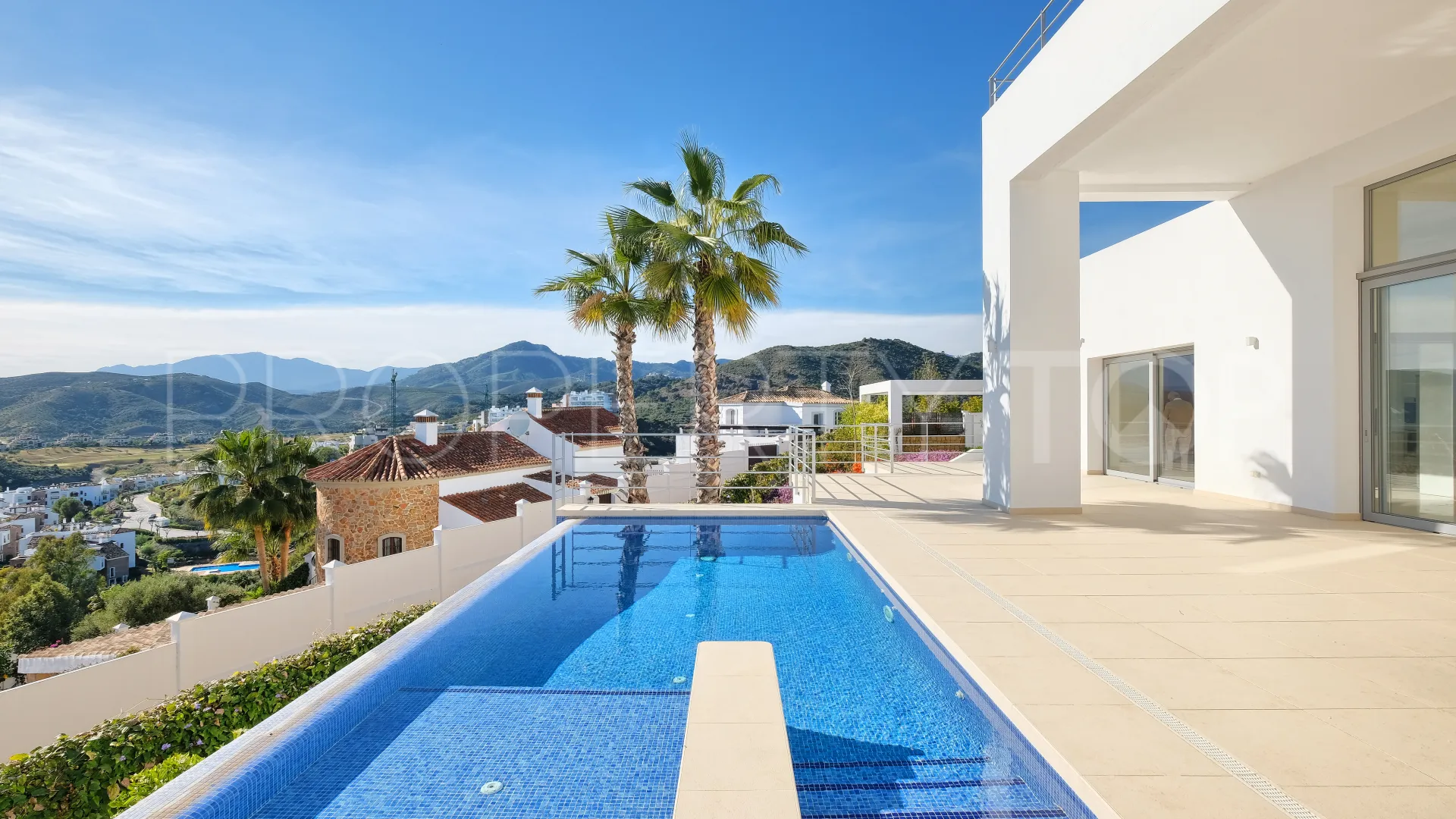 For sale villa with 4 bedrooms in Benahavis